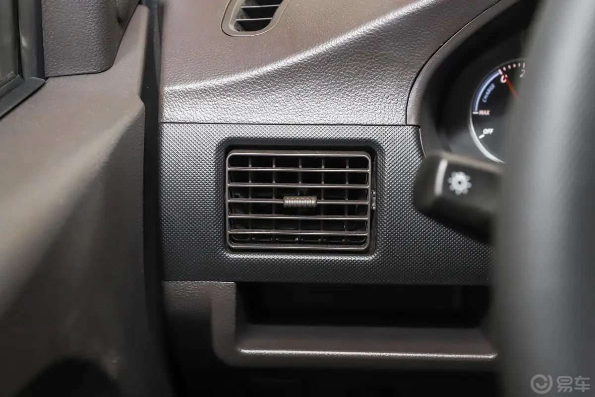 五菱荣光EV300KM 封窗版基本型 5座内饰