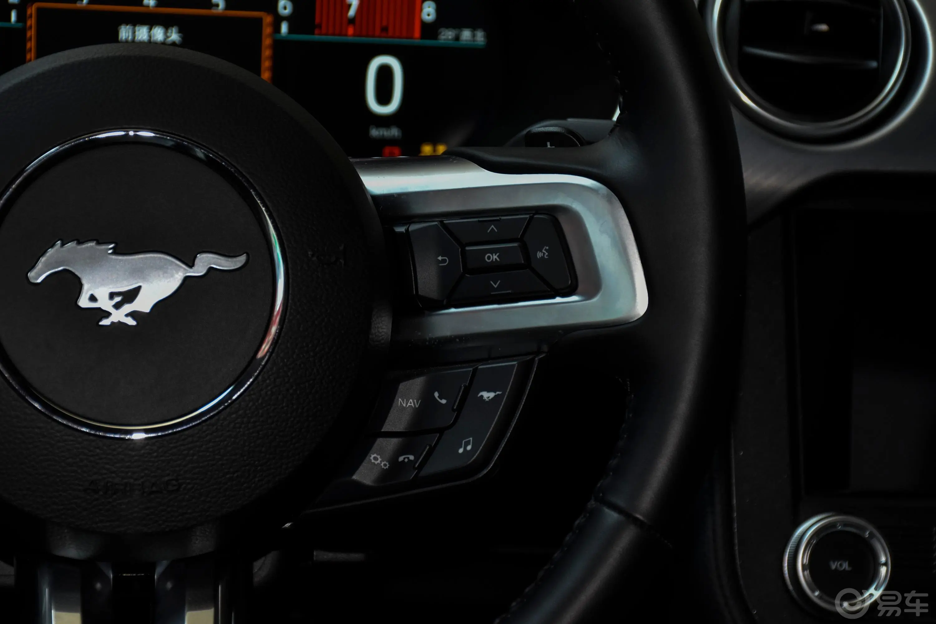 Mustang2.3L EcoBoost 性能加强版右侧方向盘功能按键