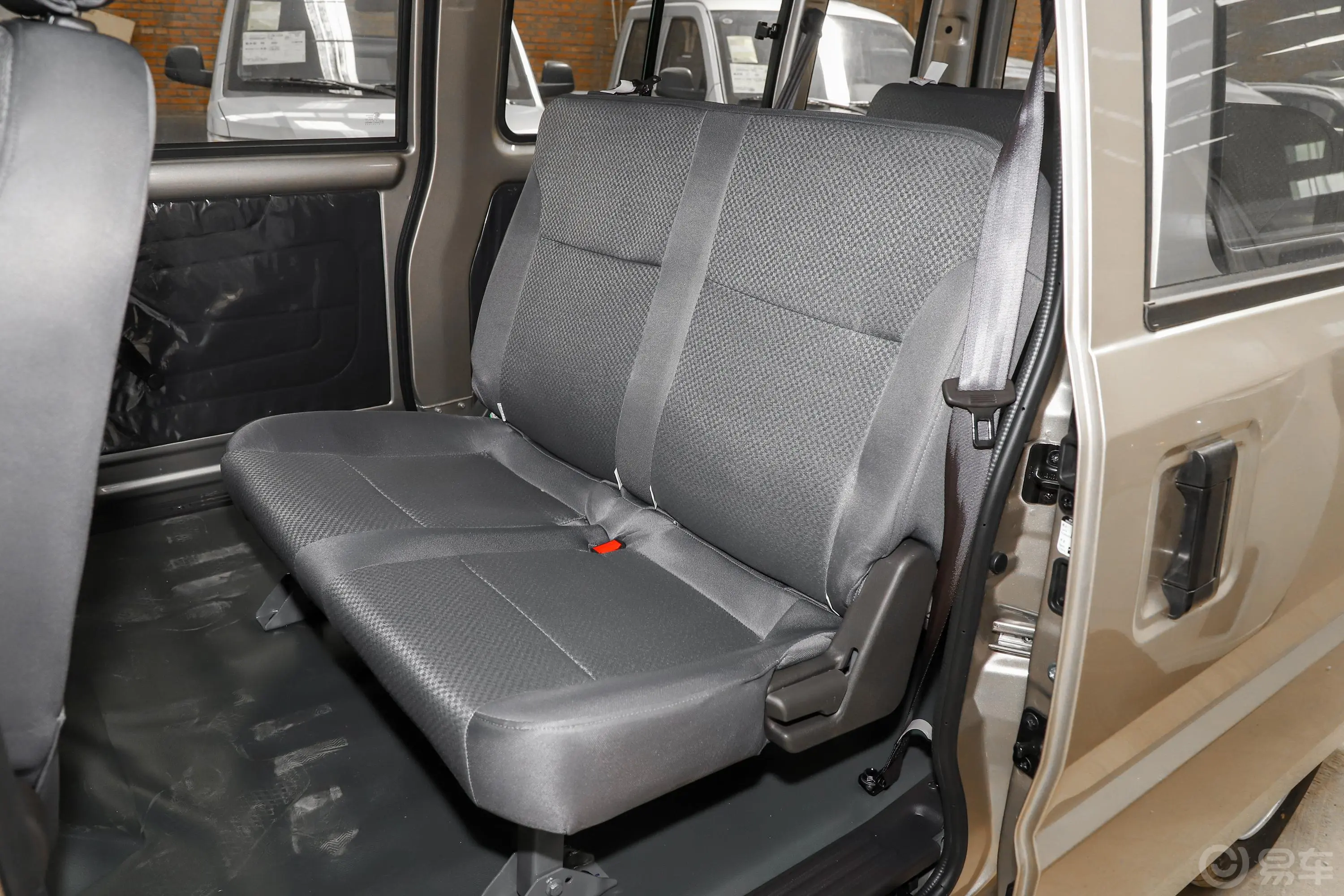 五菱荣光EV300KM 客车版基本型 7座后排座椅