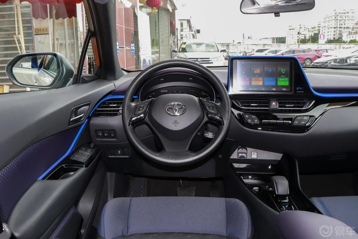 丰田C-HR EV豪华天窗版驾驶位区域