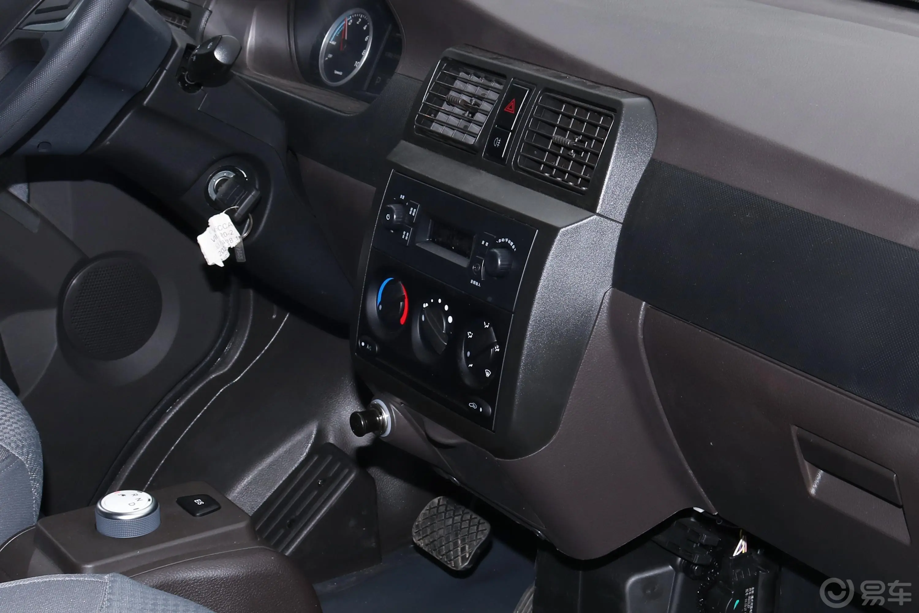 五菱荣光EV300KM 封窗版基本型 2座中控台整体