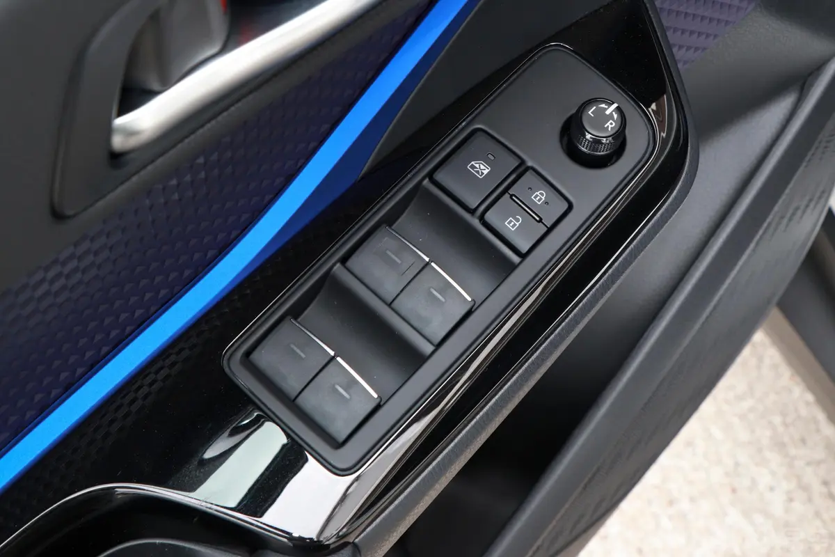 丰田C-HR EV豪华天窗版车窗调节整体