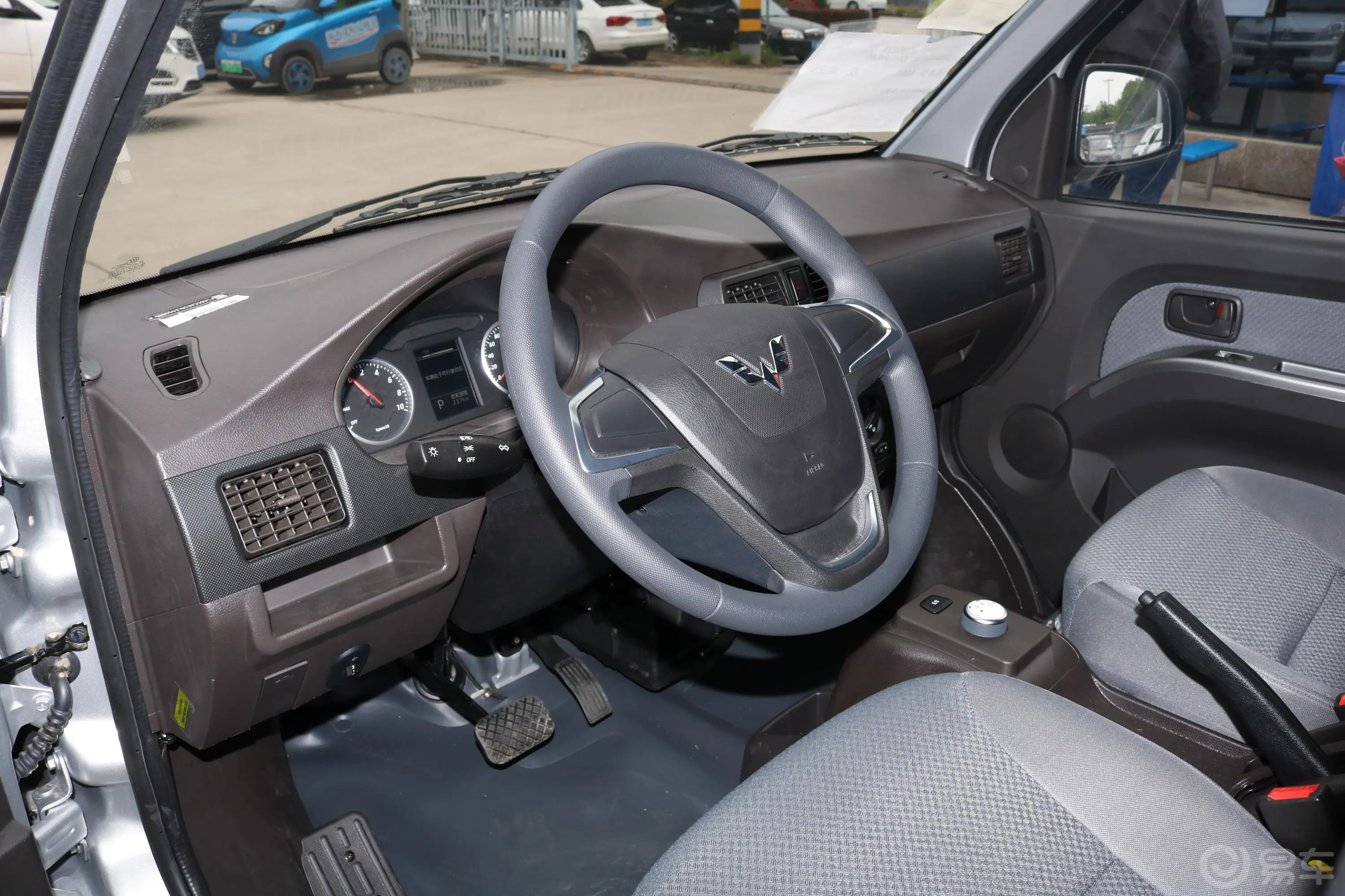 五菱荣光EV300KM 封窗版基本型 2座内饰全景正拍