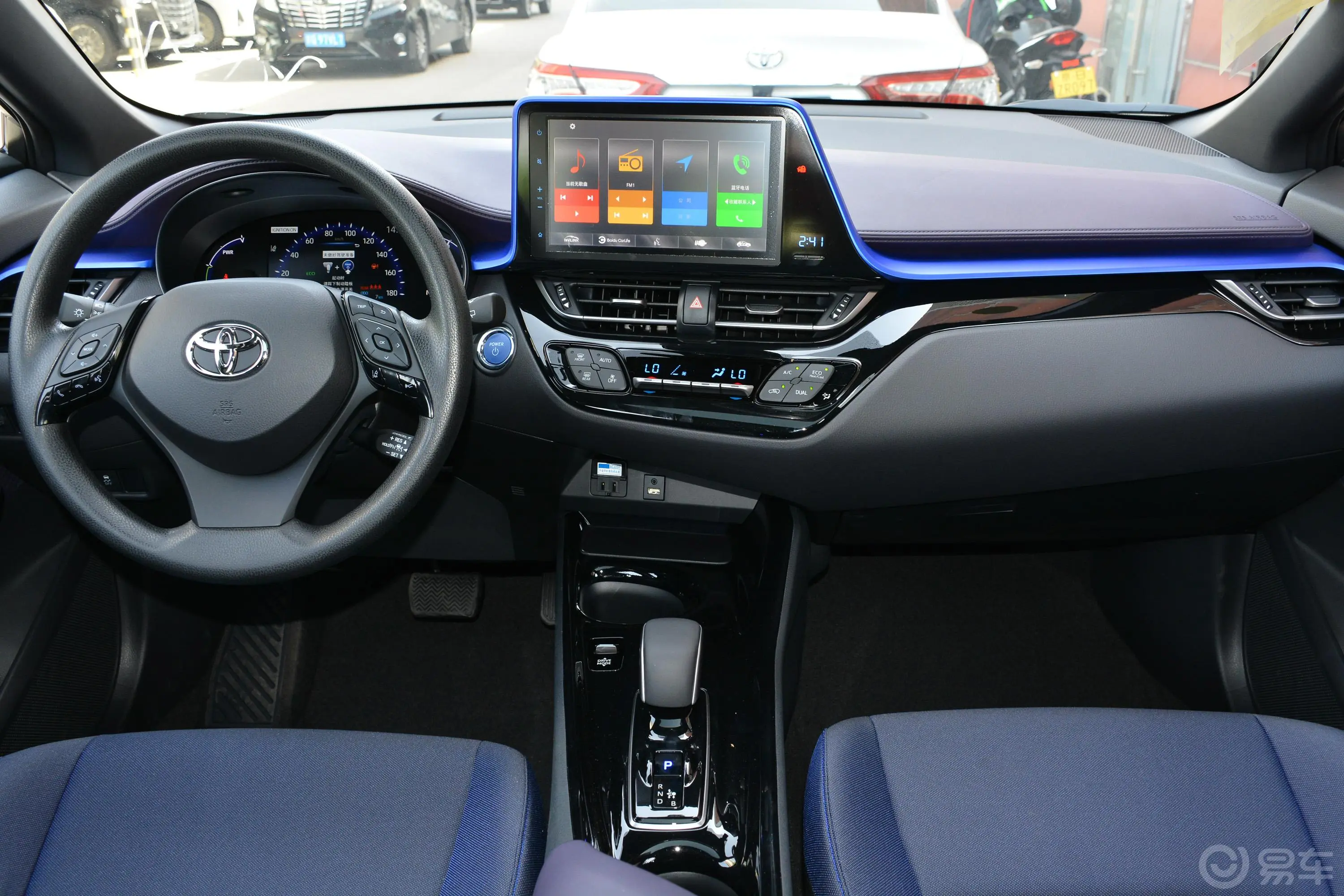丰田C-HR EV豪华天窗版中控台整体