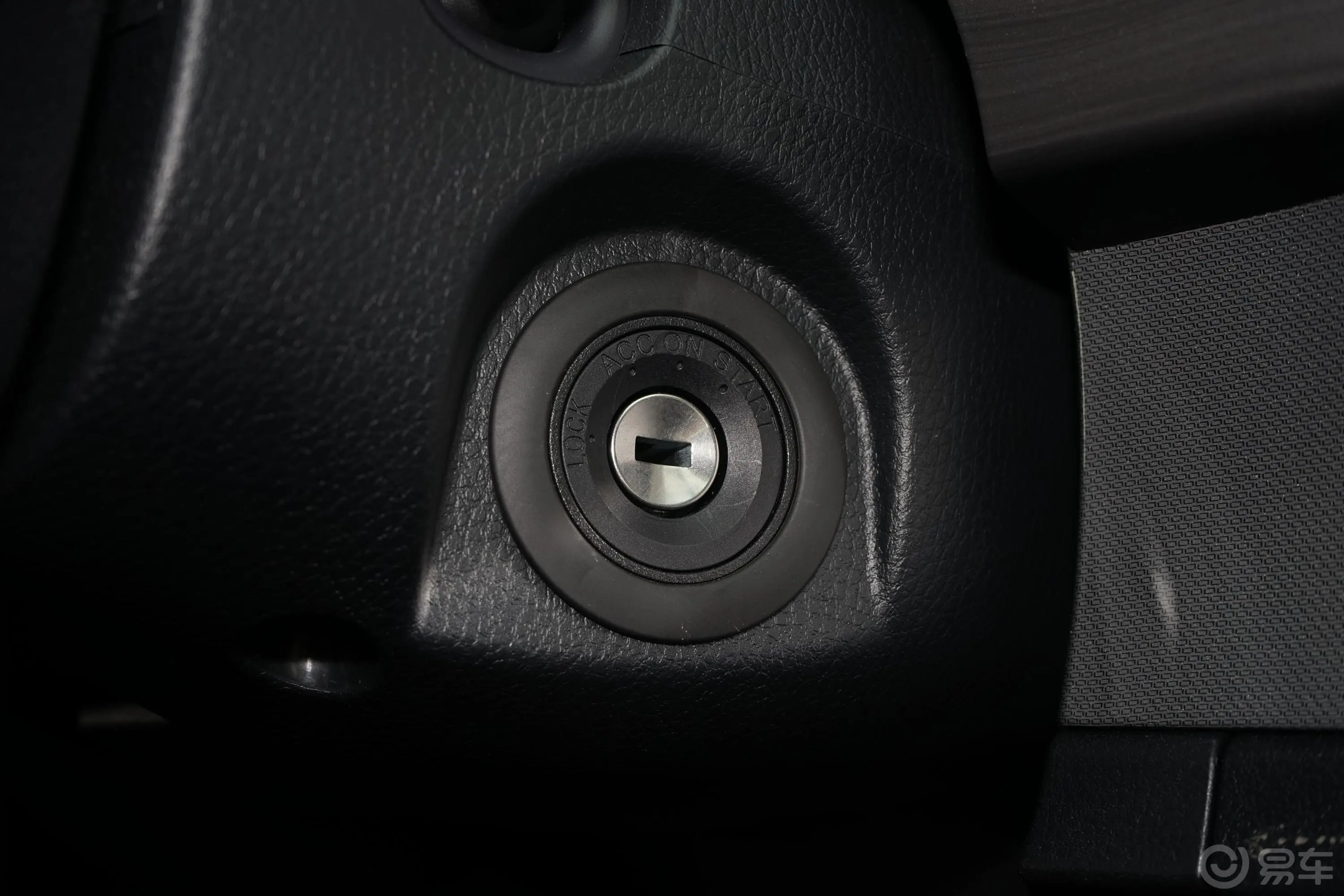 大通G102.0T 自动精英版 汽油 7座钥匙孔或一键启动按键