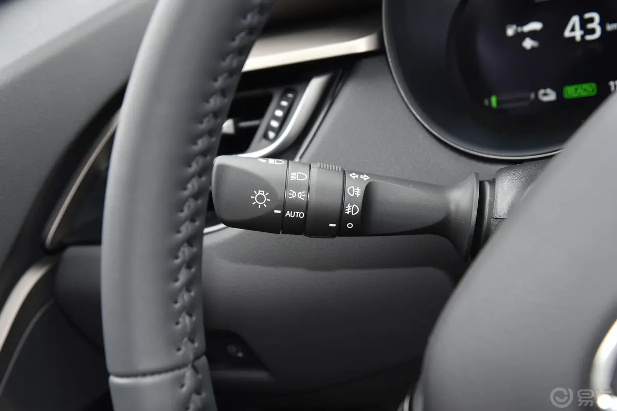 丰田C-HR EV尊贵版灯光控制区