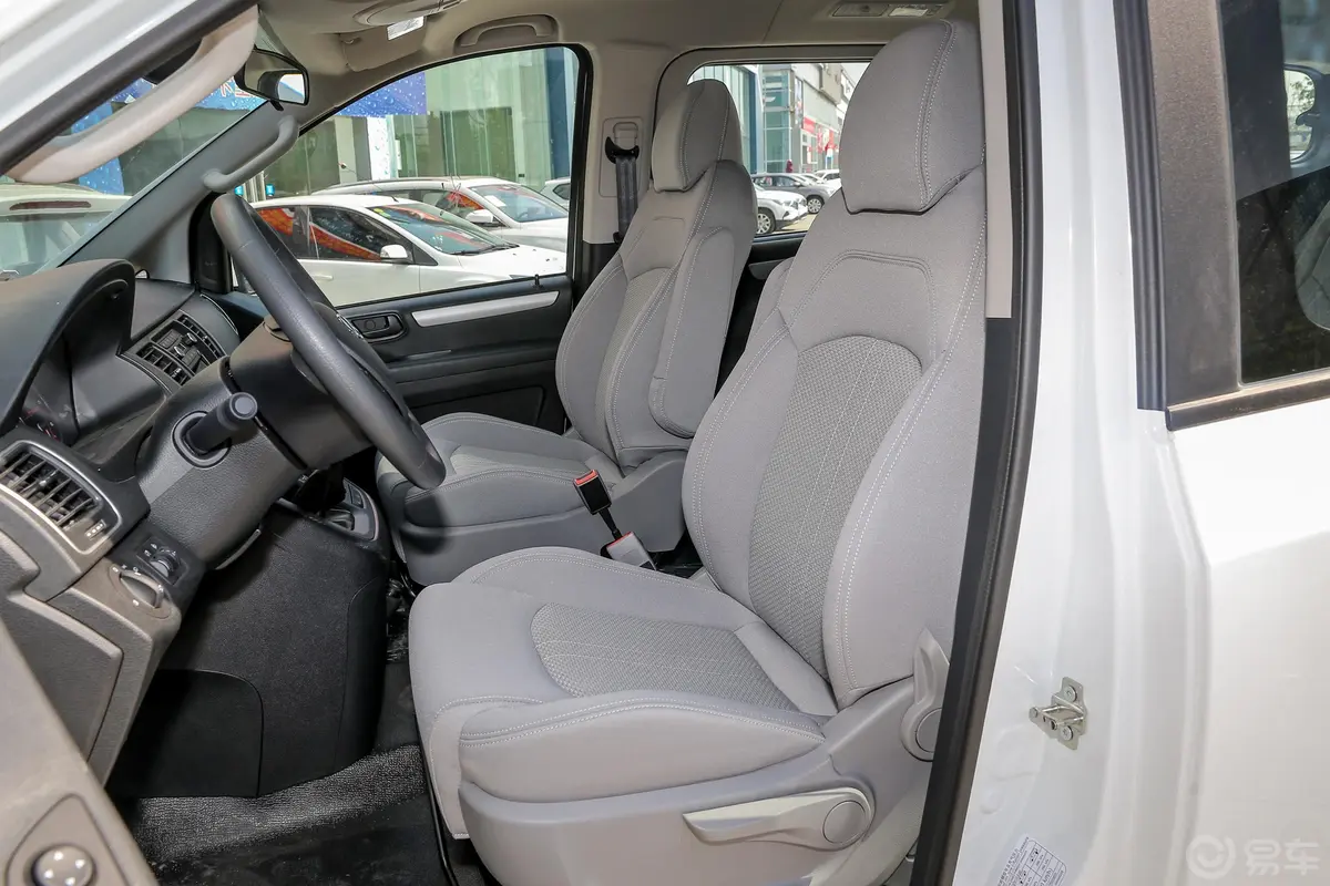 大通G102.0T 自动智享版 汽油 7座驾驶员座椅