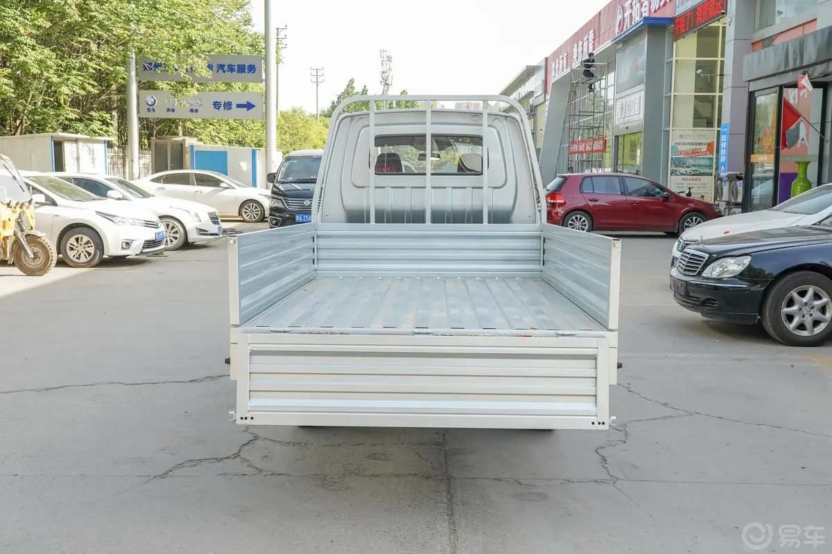神骐T10载货车 1.5L 双排舒适版（745KG）空间