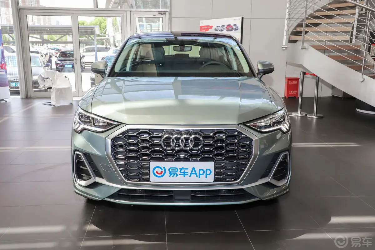 奥迪Q3 Sportback40 TFSI 时尚型正前水平