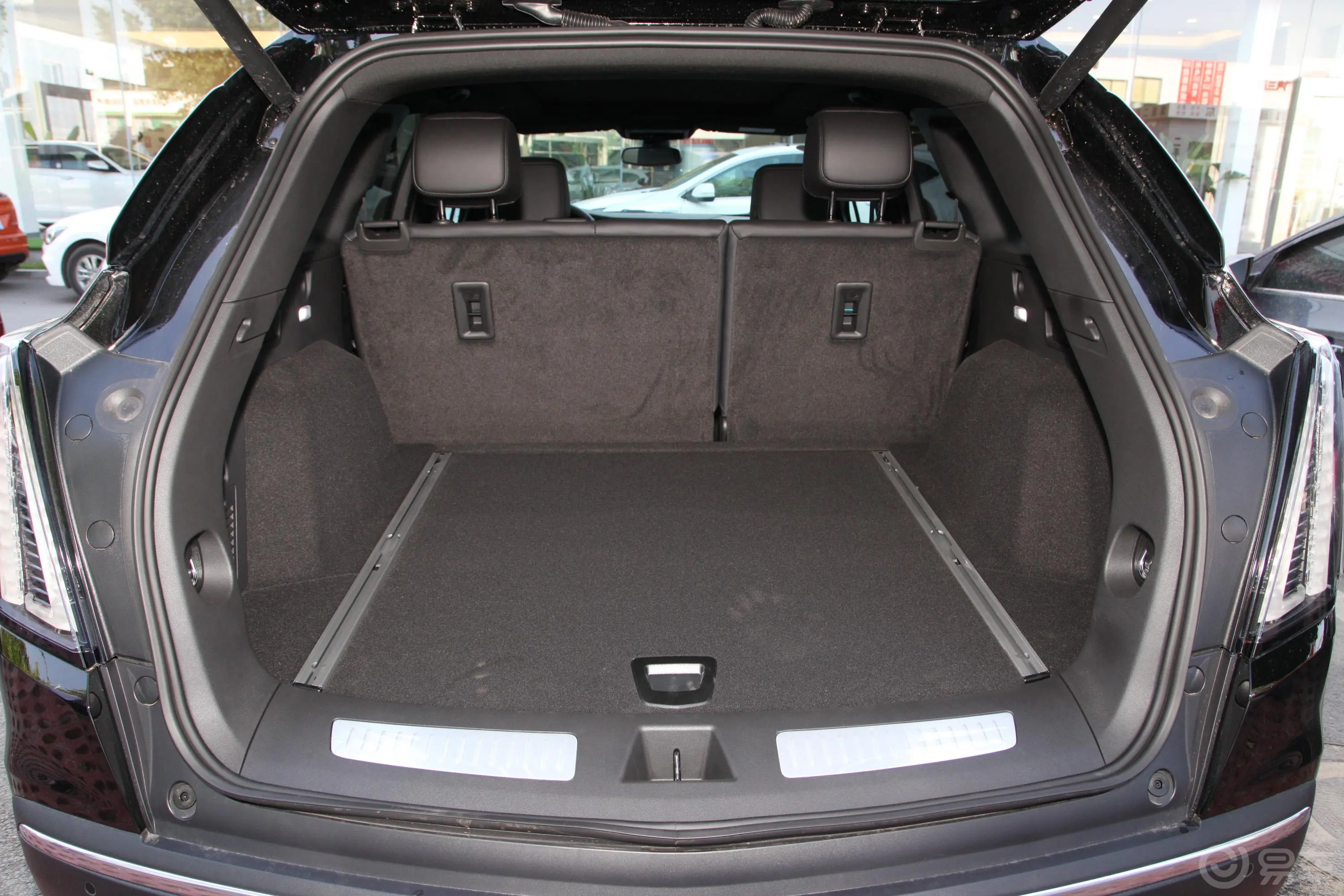 凯迪拉克XT5改款 28T 四驱 领先运动型后备厢空间特写