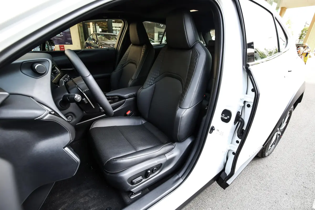 雷克萨斯UX 纯电动300e 纯·悦版驾驶员座椅