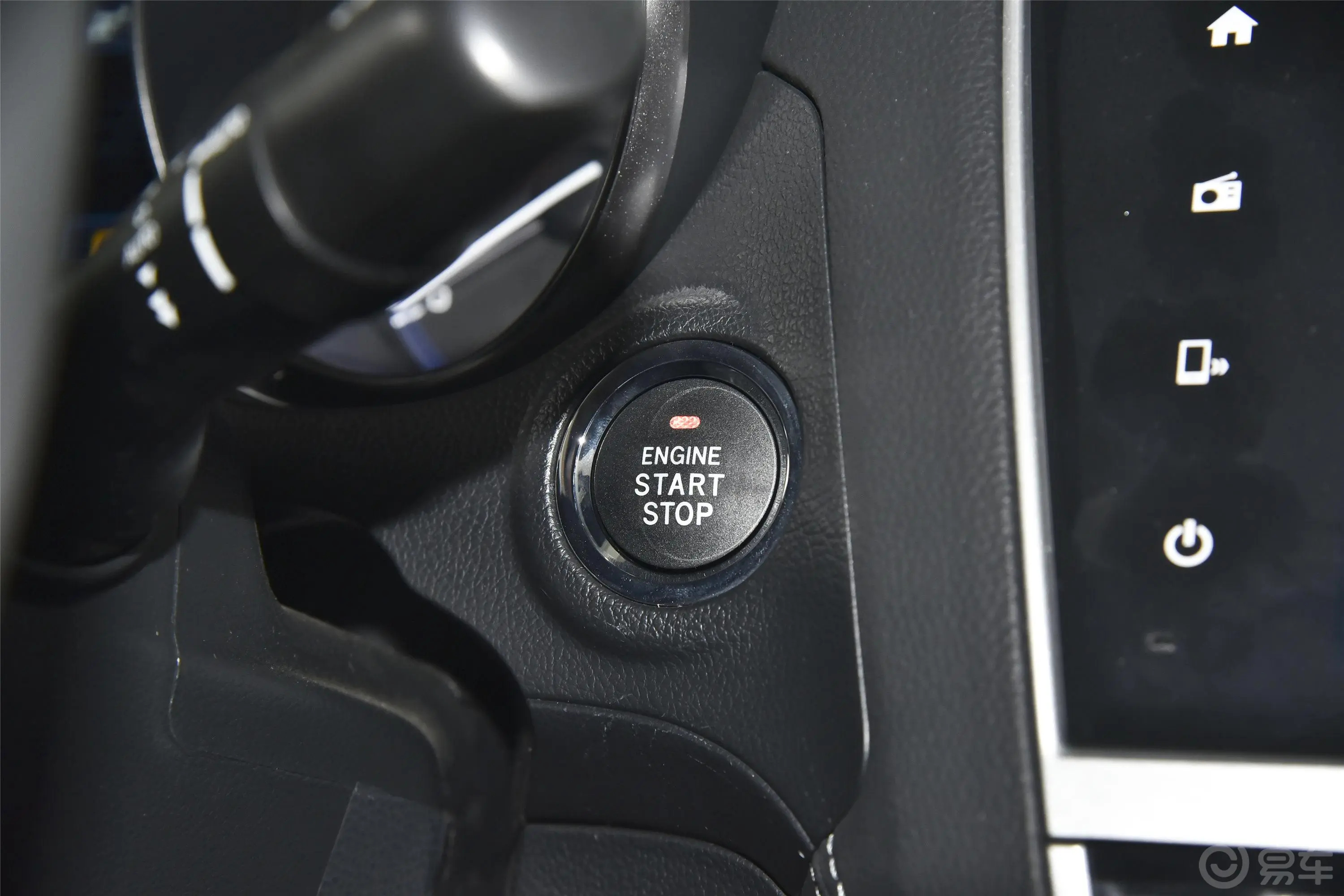 力狮改款 2.5i 全驱 荣耀版 EyeSight钥匙孔或一键启动按键