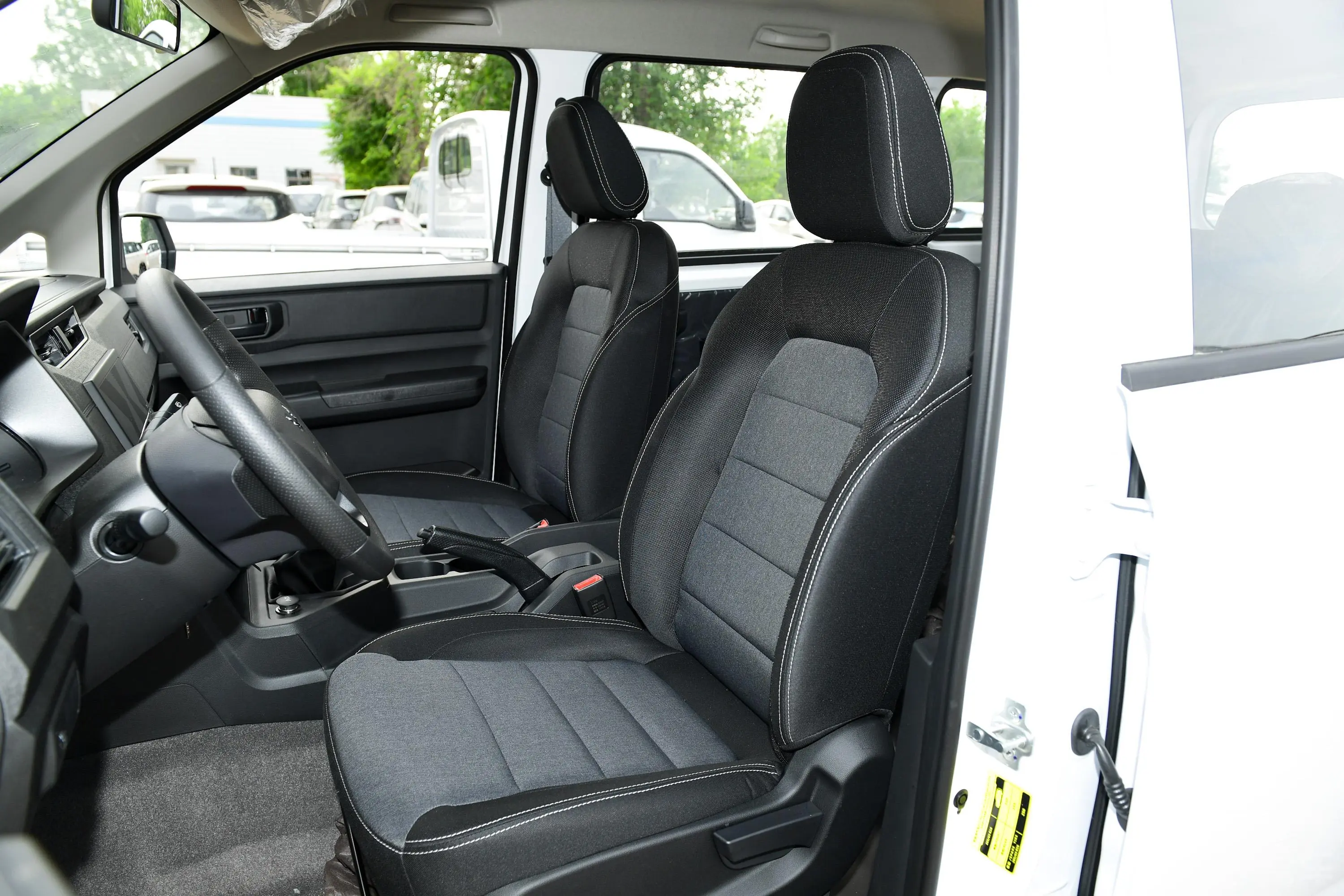五菱宏光PLUS1.5L 手动 标准型 7座驾驶员座椅