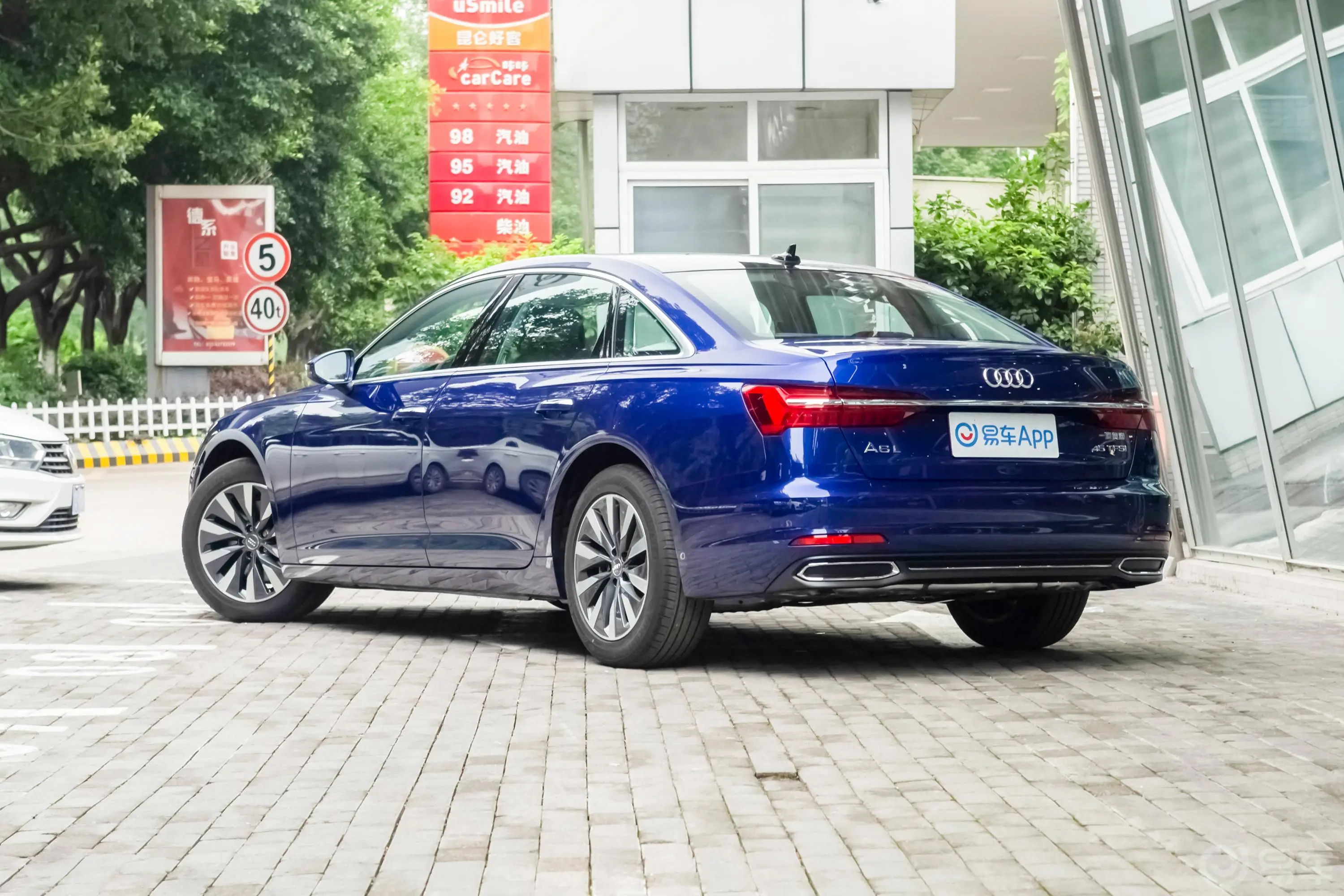 奥迪A6L45 TFSI 臻选致雅版外观