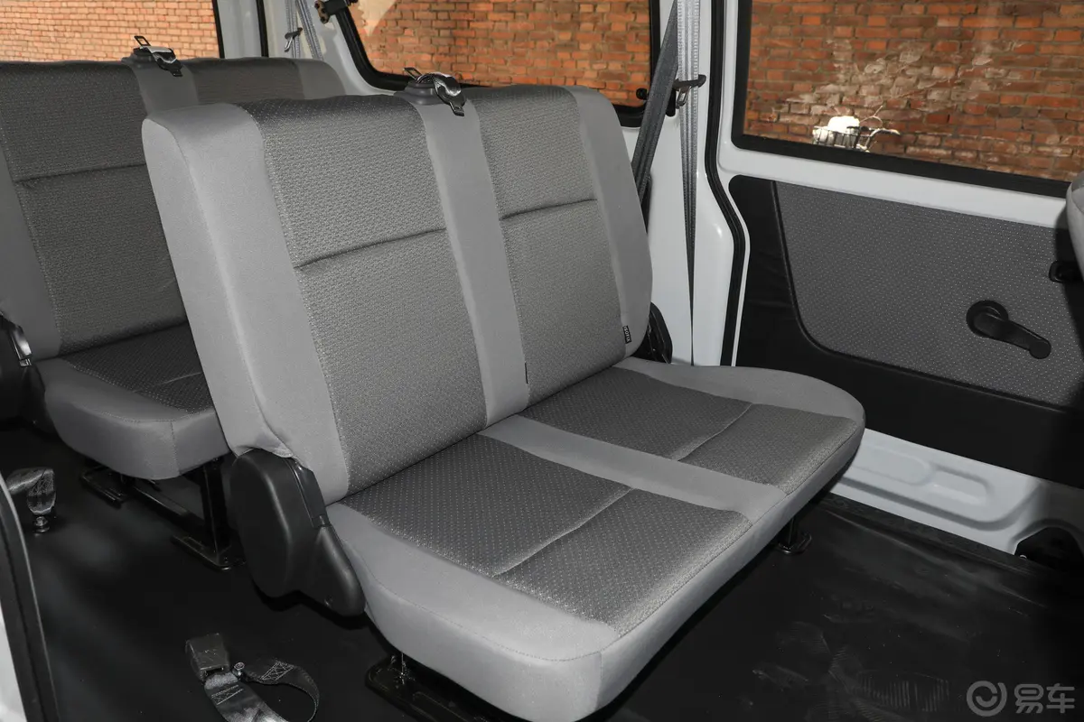 金杯小海狮X301.5L 客车标准型 6座 国VI后排座椅