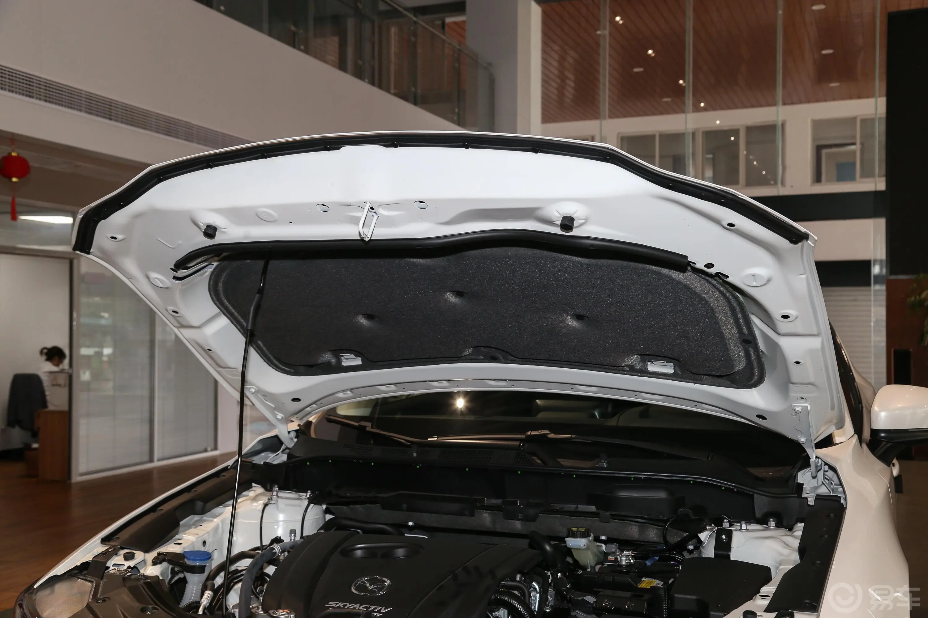 马自达CX-5改款 2.0L 手自一体 两驱 智慧型发动机舱盖内侧