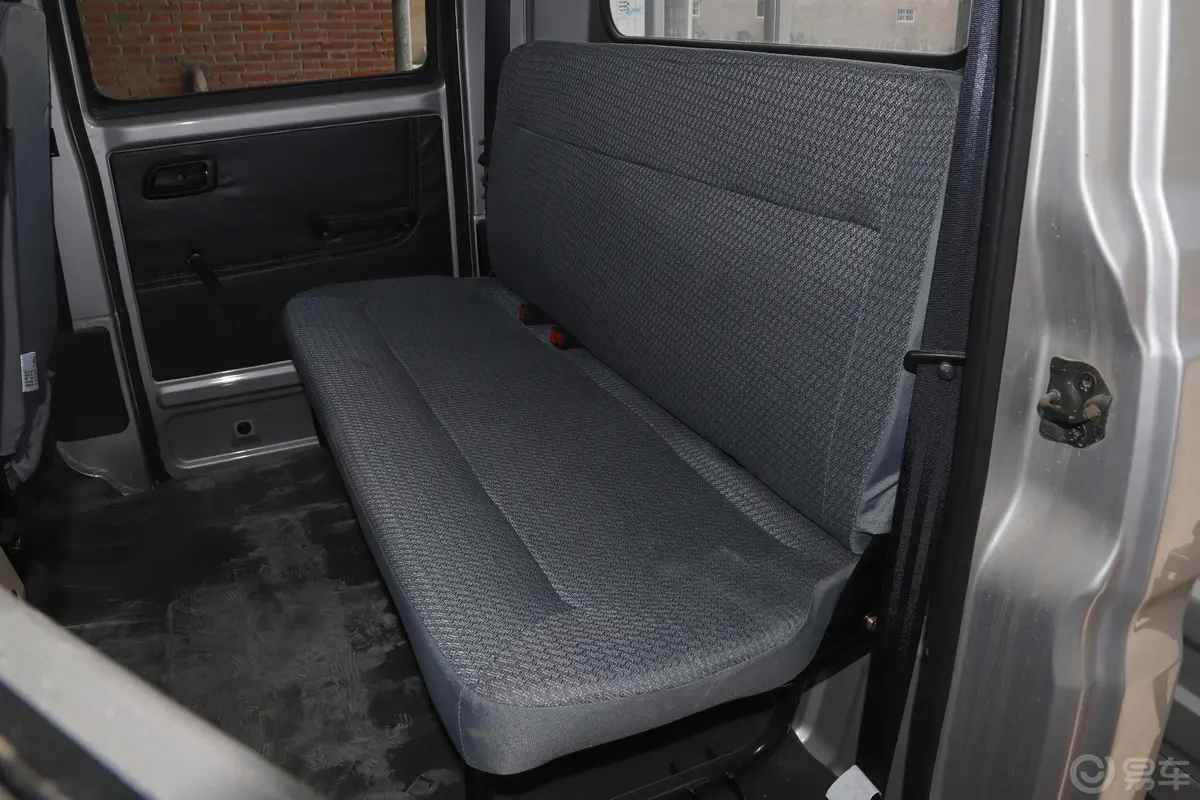 新豹T5载货汽车N1 1.5L 双排双后轮 标准版(5.64米长)SC1031NAS65 汽油 国Ⅵ后排座椅