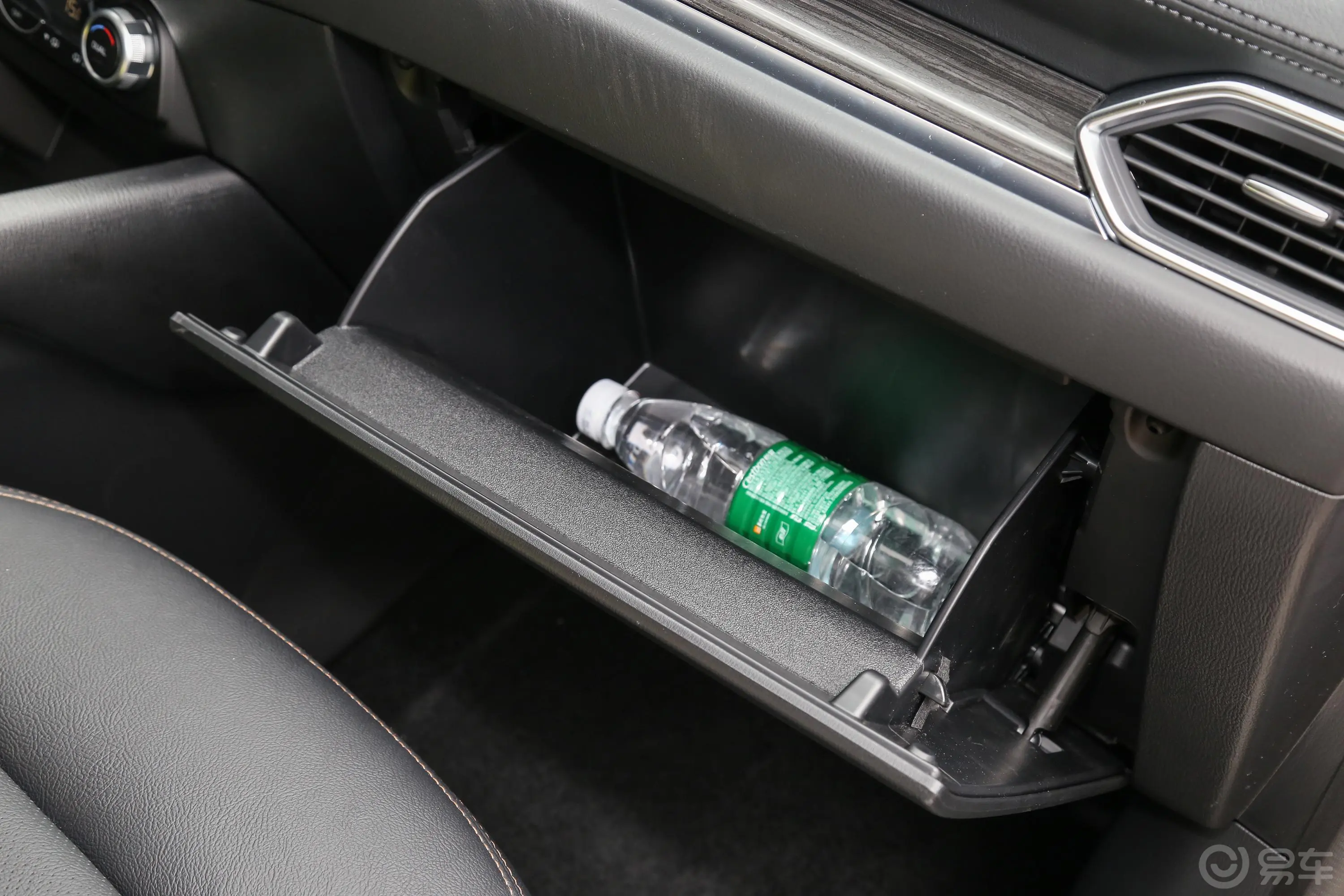 马自达CX-5改款 2.0L 手自一体 两驱 智尊型手套箱空间水瓶横置