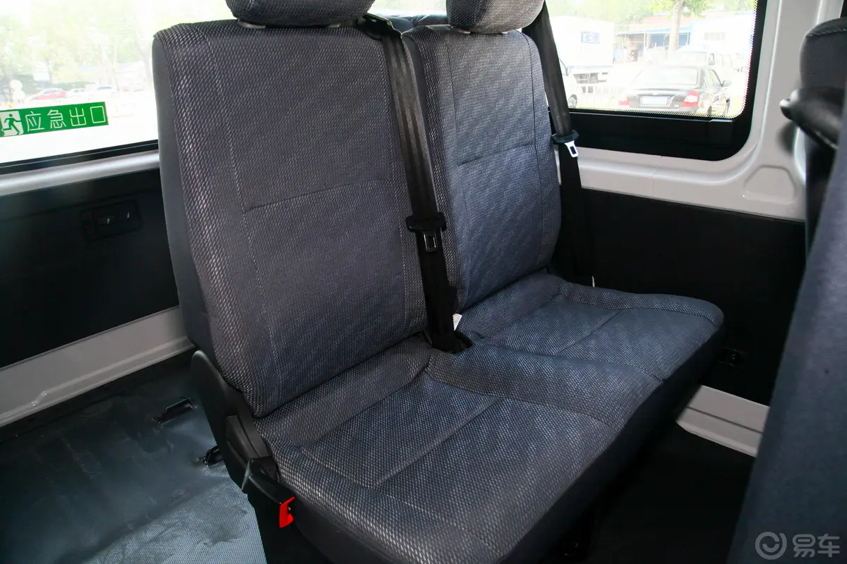 风景G7客车 高顶 2.4L 手动 长轴 商旅版 10座 国VI第三排座椅