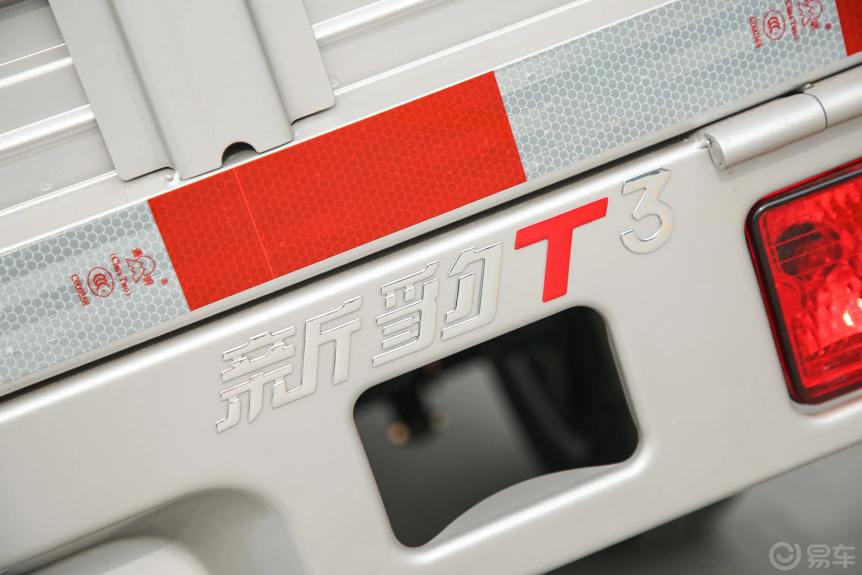 新豹T3载货汽车N1 1.5L 双排单后轮 标准版 SC1031TFS6A1 汽油 国VI外观