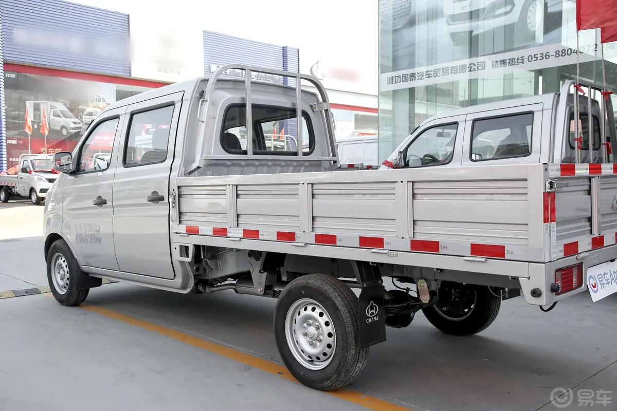 新豹T3载货汽车N1 1.5L 双排单后轮 舒适版 SC1031TFS61 汽油 国VI外观
