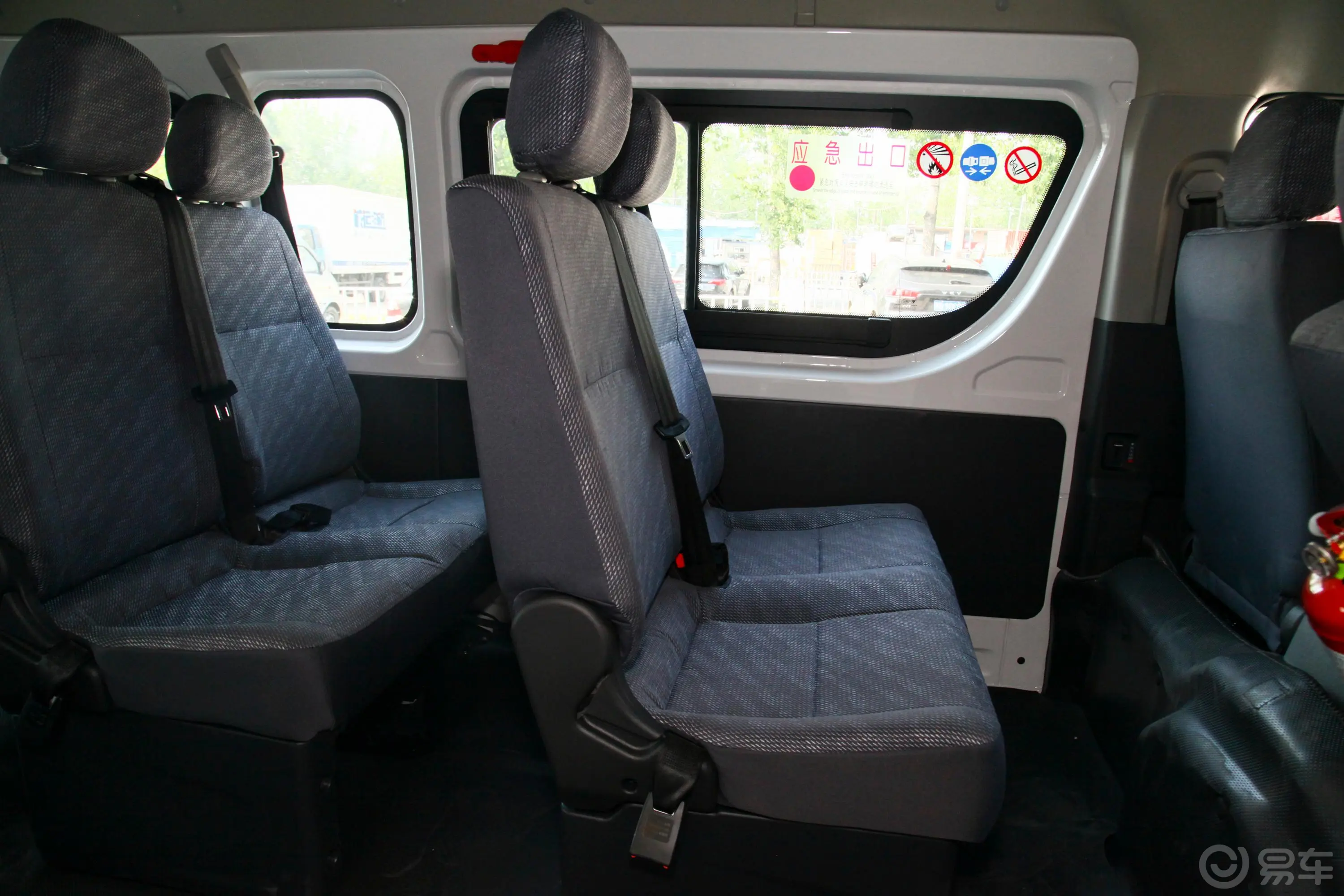 风景G7客车 高顶 2.4L 手动 长轴 商旅版 10座 国VI后排座椅