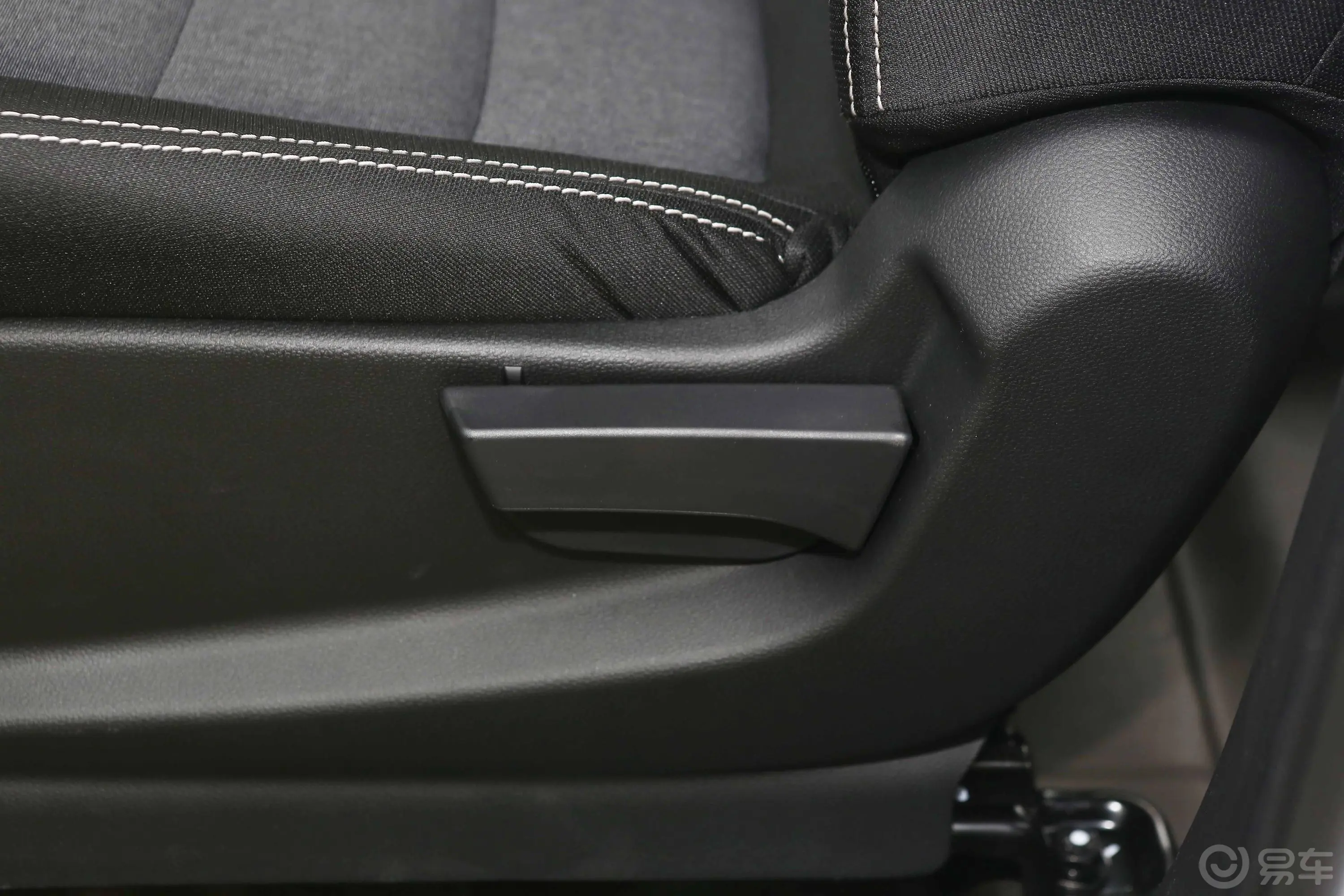 五菱宏光PLUS1.5L 手动 标准型 5座主驾座椅调节