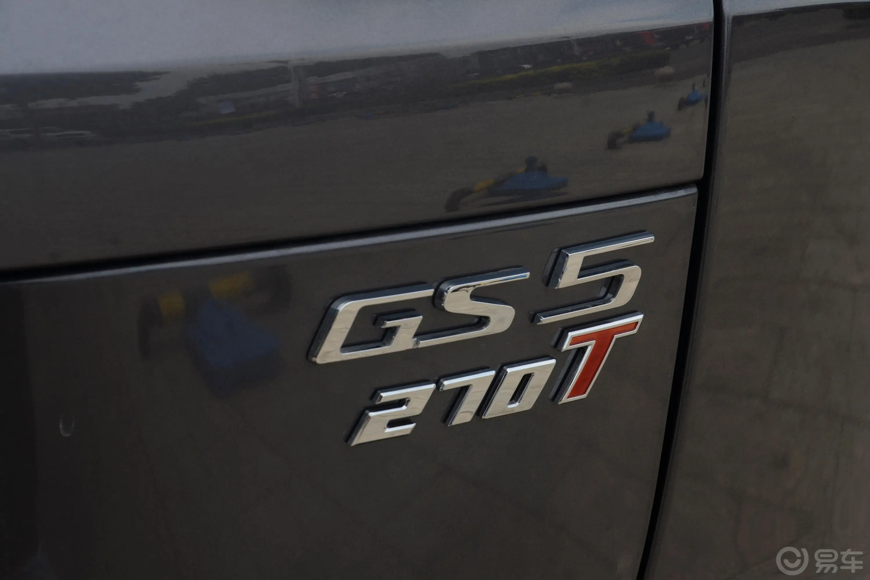 传祺GS5进阶款 270T 手自一体 尊享版外观