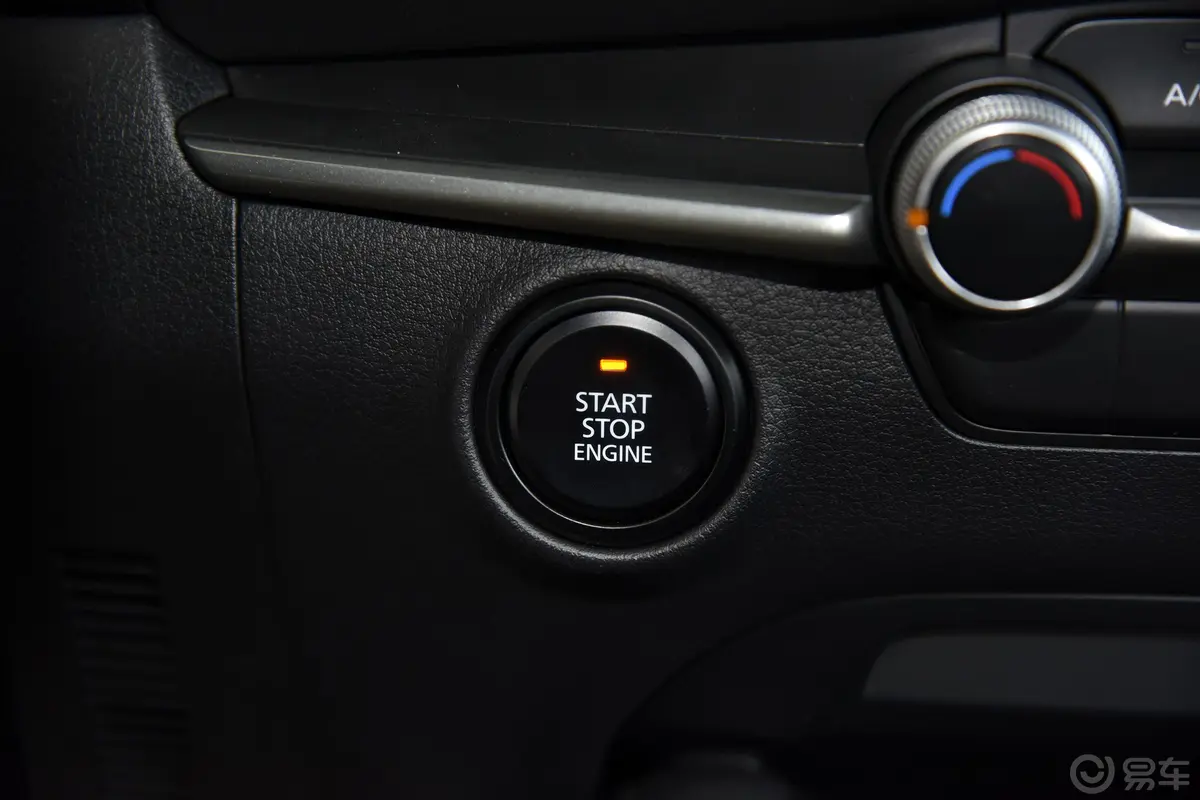马自达3 昂克赛拉2.0L 手自一体 质尚版钥匙孔或一键启动按键