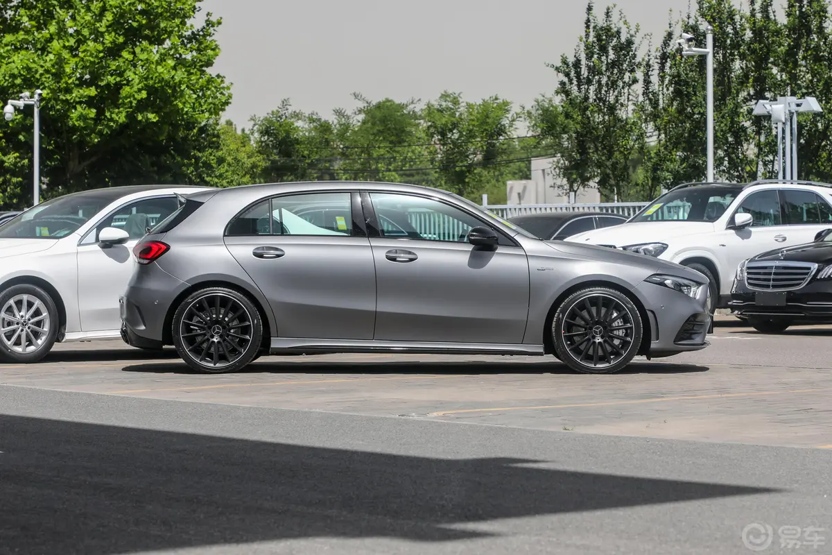 奔驰A级 AMG(进口)AMG A 35 4MATIC 先型特别版正侧车头向右水平