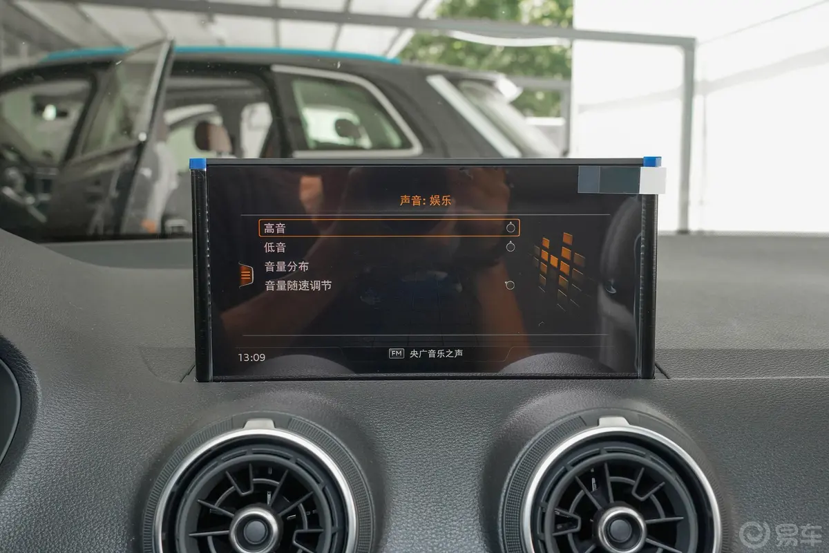 奥迪Q2L35 TFSI 豪华动感型内饰