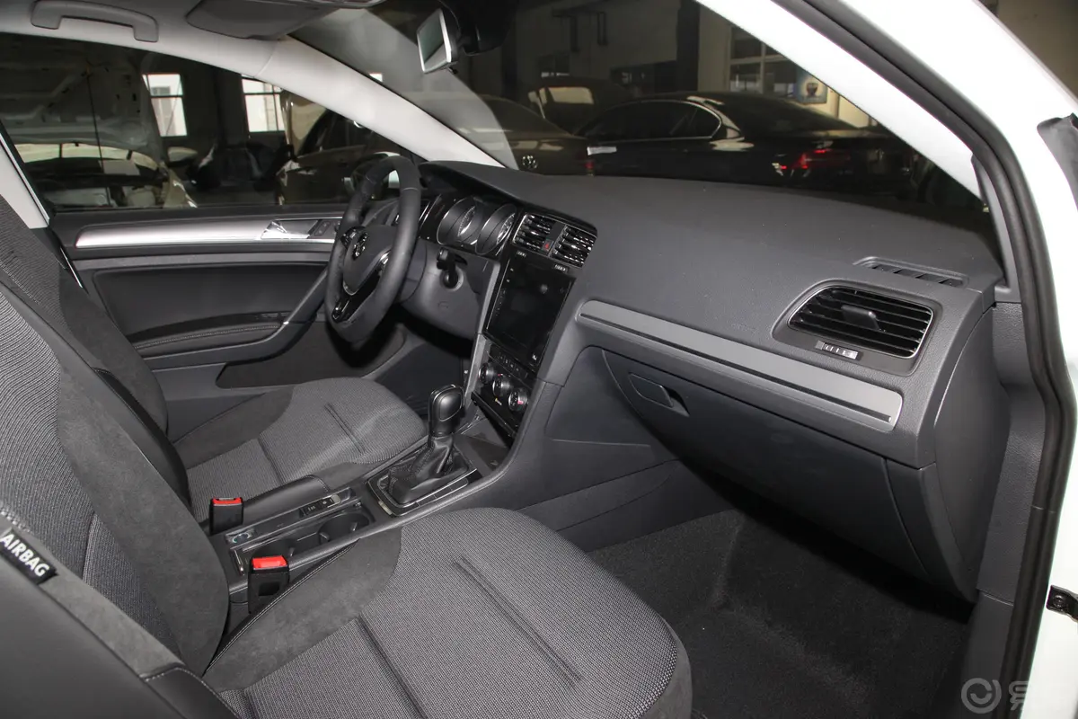 高尔夫挚爱版 280TSI 双离合 舒适型内饰全景副驾方向