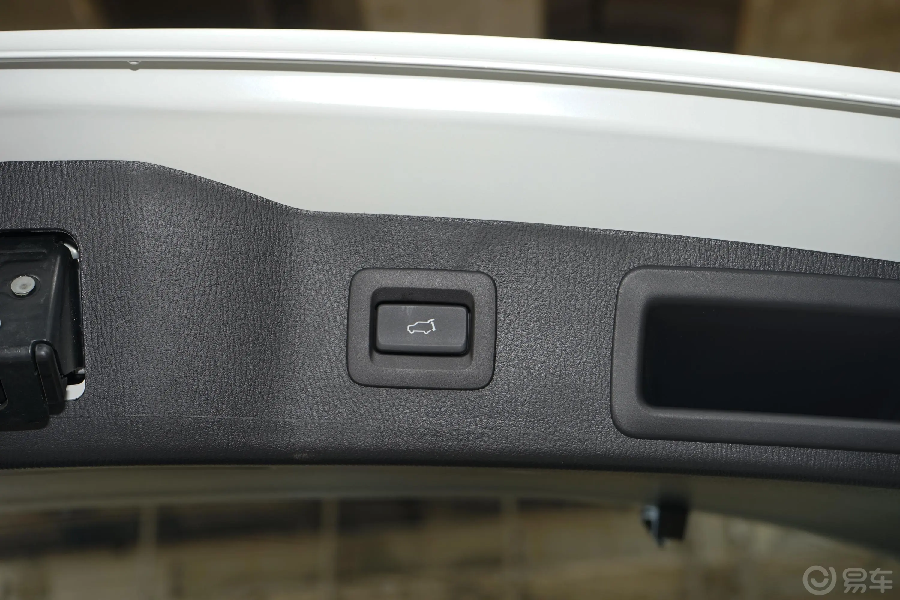 马自达CX-5改款 2.5L 手自一体 四驱 智尊型电动尾门按键（手动扶手）