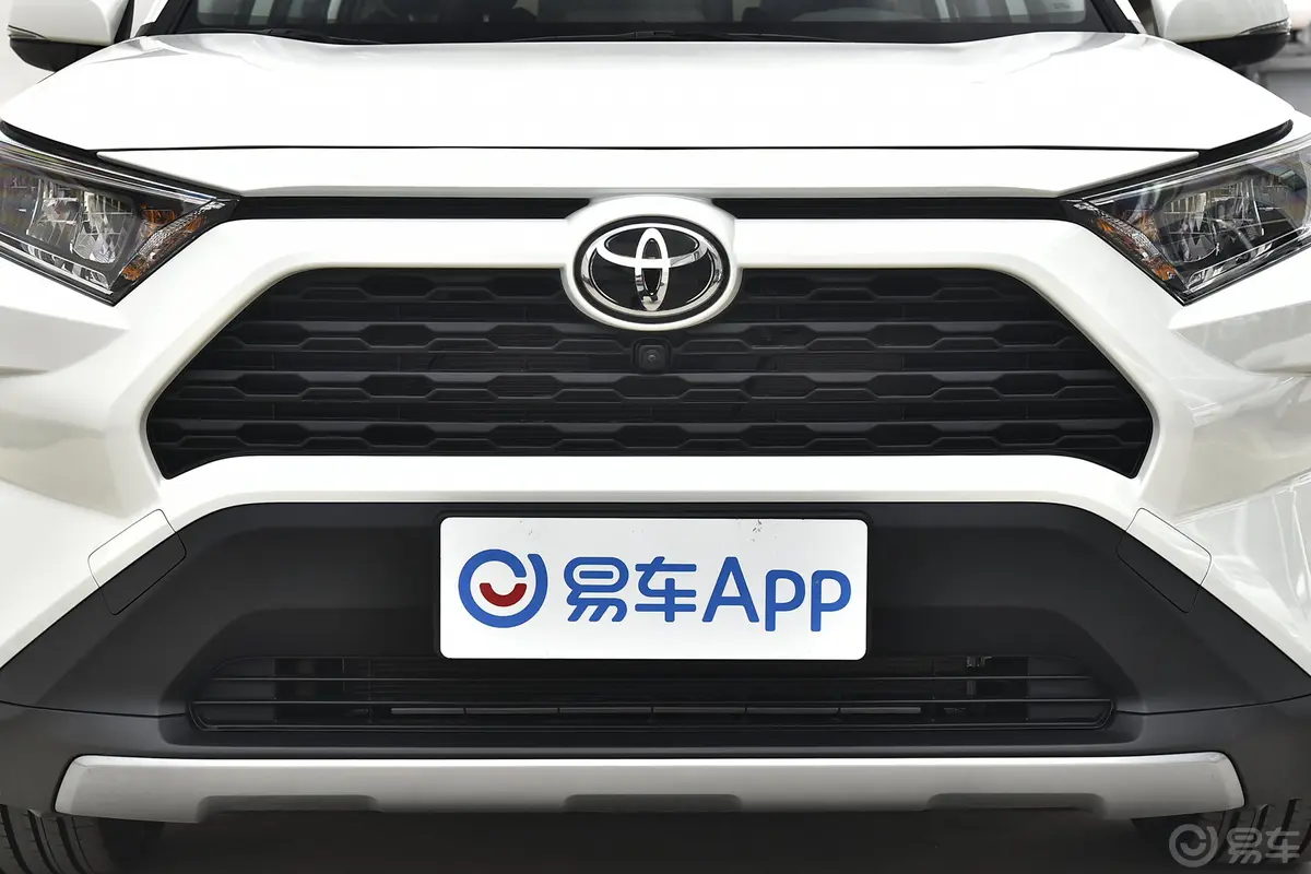 RAV4荣放2.0L CVT 四驱 风尚Plus版外观