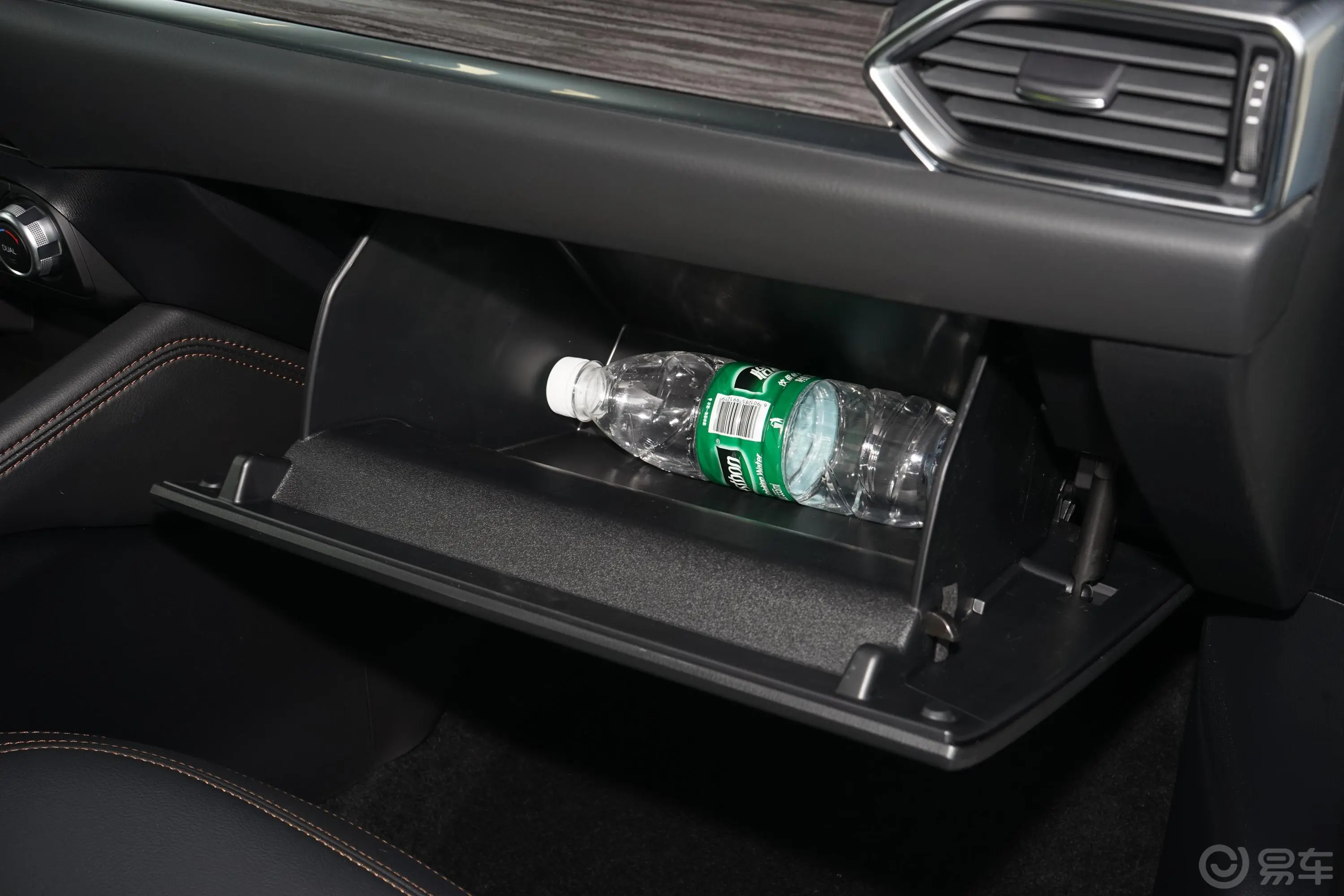 马自达CX-5改款 2.5L 手自一体 四驱 智尊型手套箱空间水瓶横置