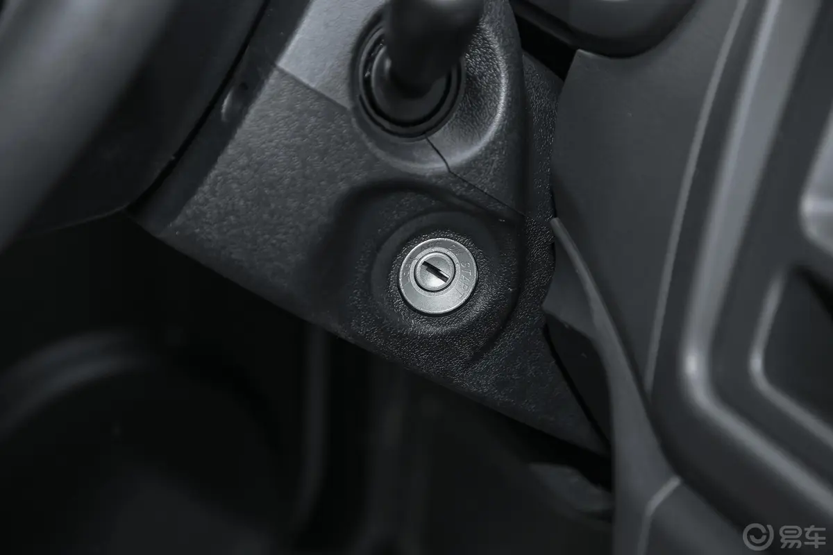 跨越王X1载货汽车N1 1.2L 双排单后轮 标准版 SC1031XAS6B1 汽油 国VI钥匙孔或一键启动按键