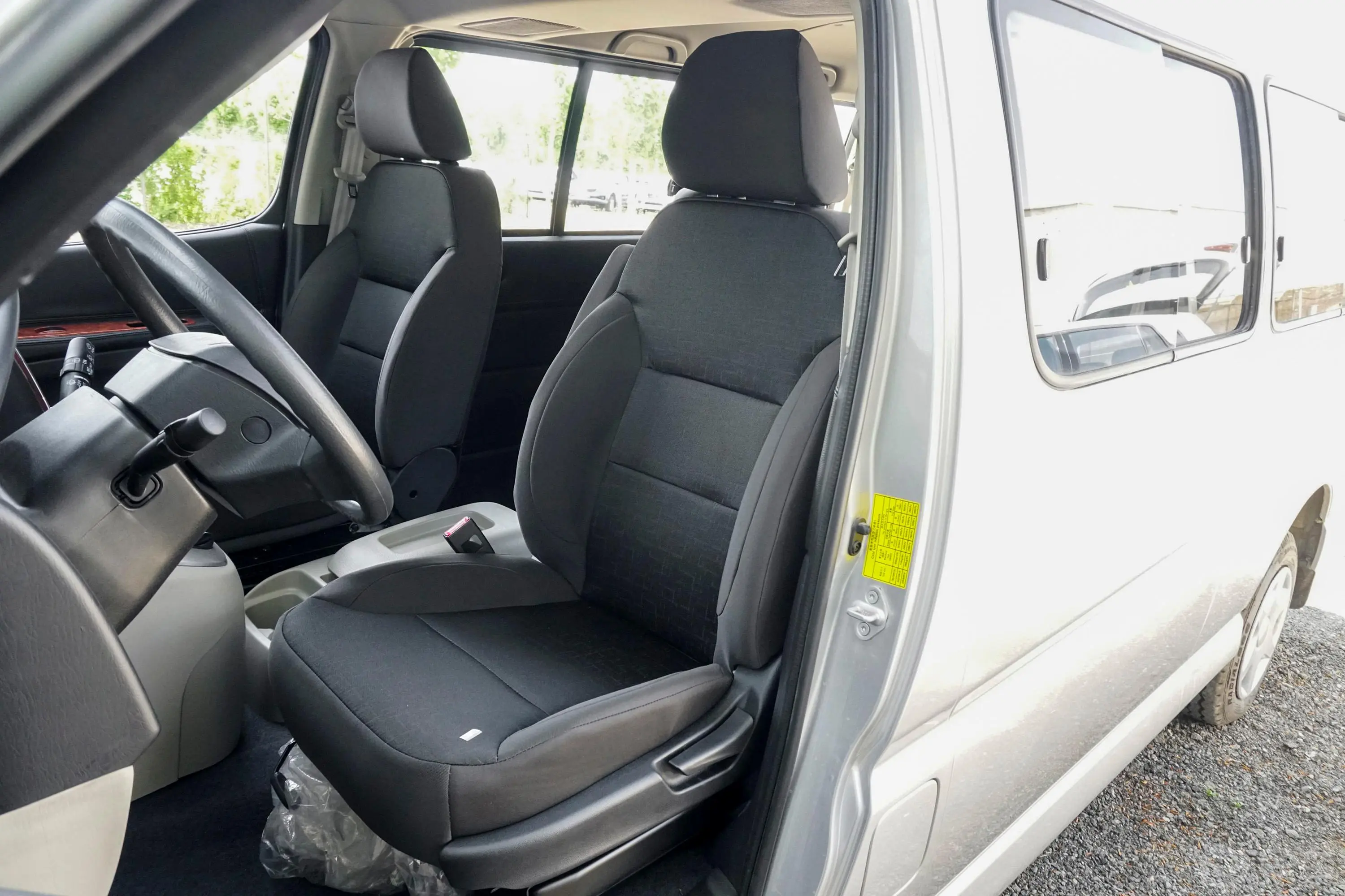阁瑞斯快运 升级版 2.0L 手动 舒适型 9座 国V驾驶员座椅