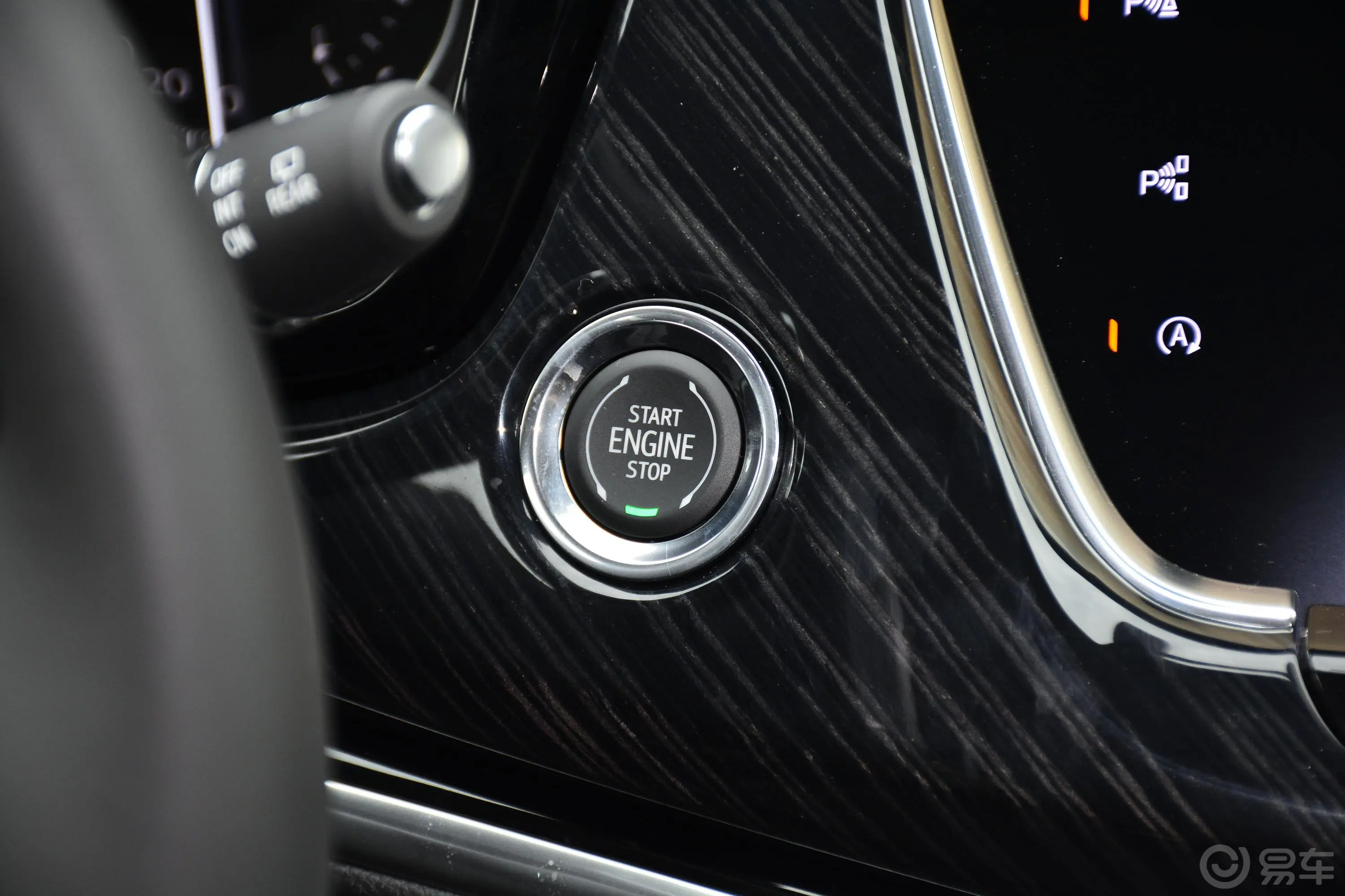 凯迪拉克XT6改款 28T 两驱 豪华型 6座钥匙孔或一键启动按键