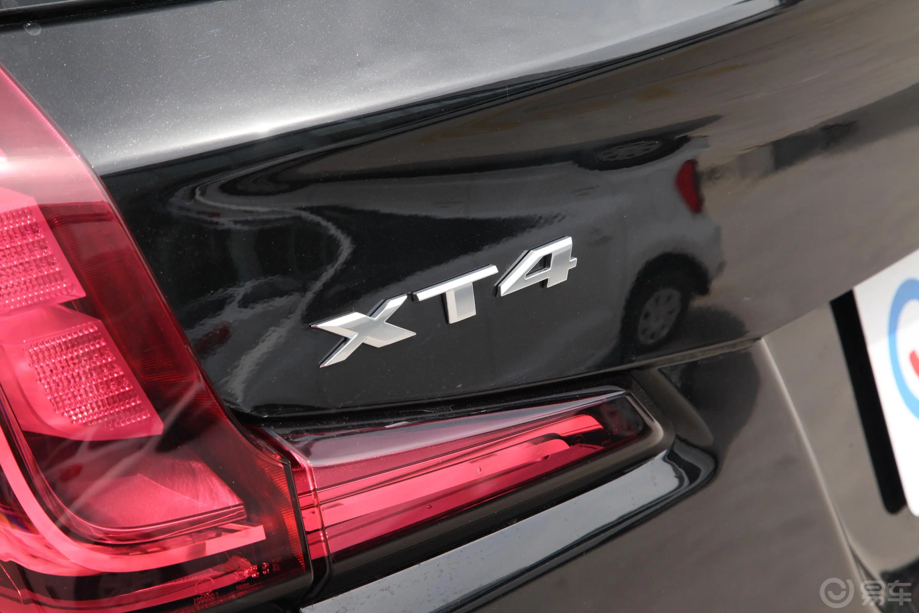 凯迪拉克XT4改款 28T 两驱 豪华型外观