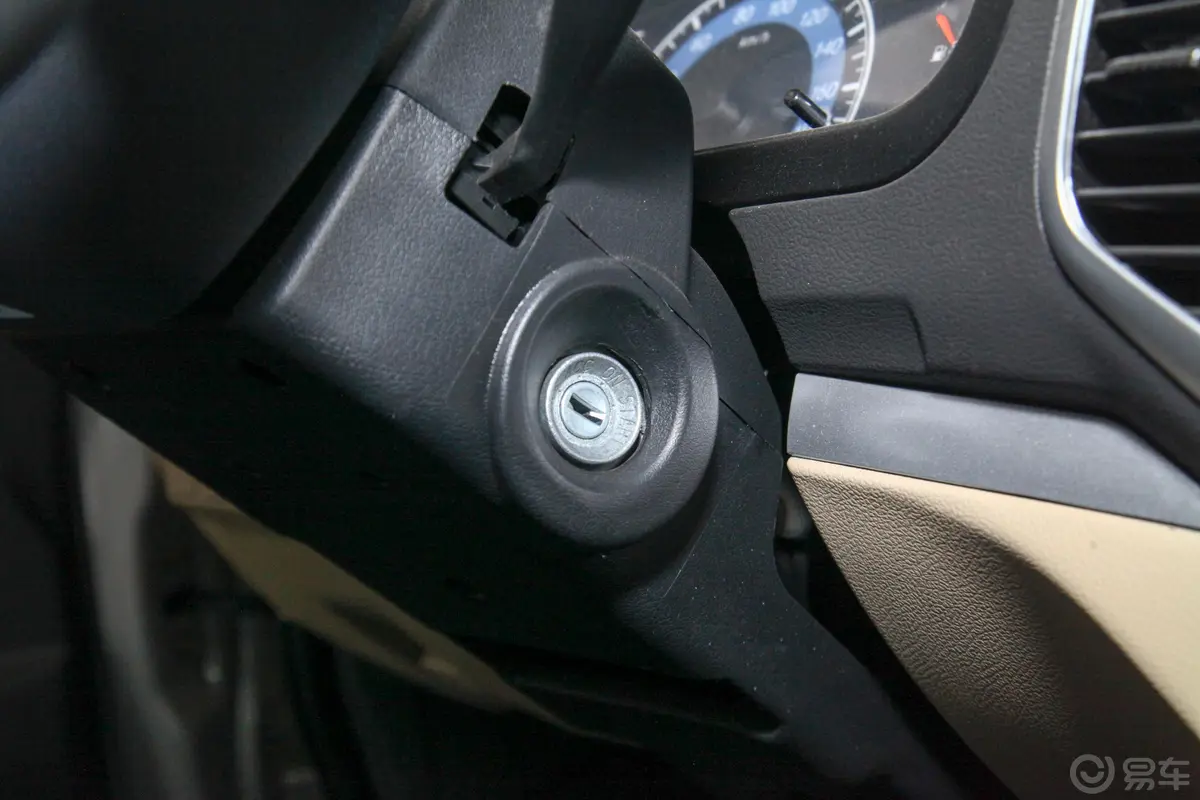 跨越王X5载货汽车N1 1.5L 单排双后轮 标准版 SC1031FAD63 汽油 国VI钥匙孔或一键启动按键