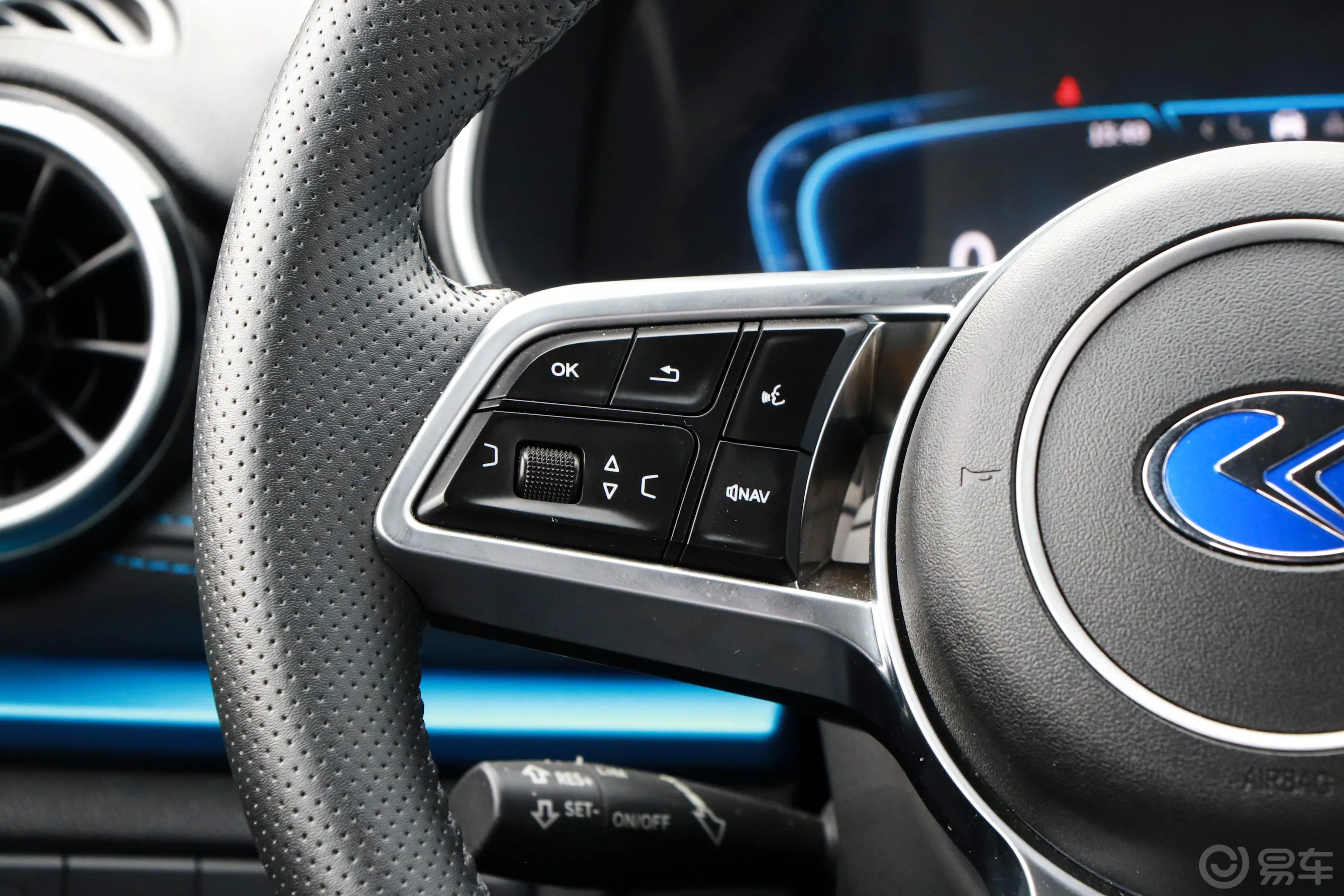 瑞驰新能源S513智豪型左侧方向盘功能按键