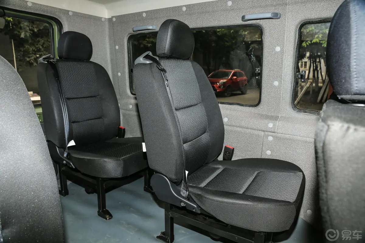 勇士2.4T 手动 四驱 四门汽油版 国VI第三排座椅