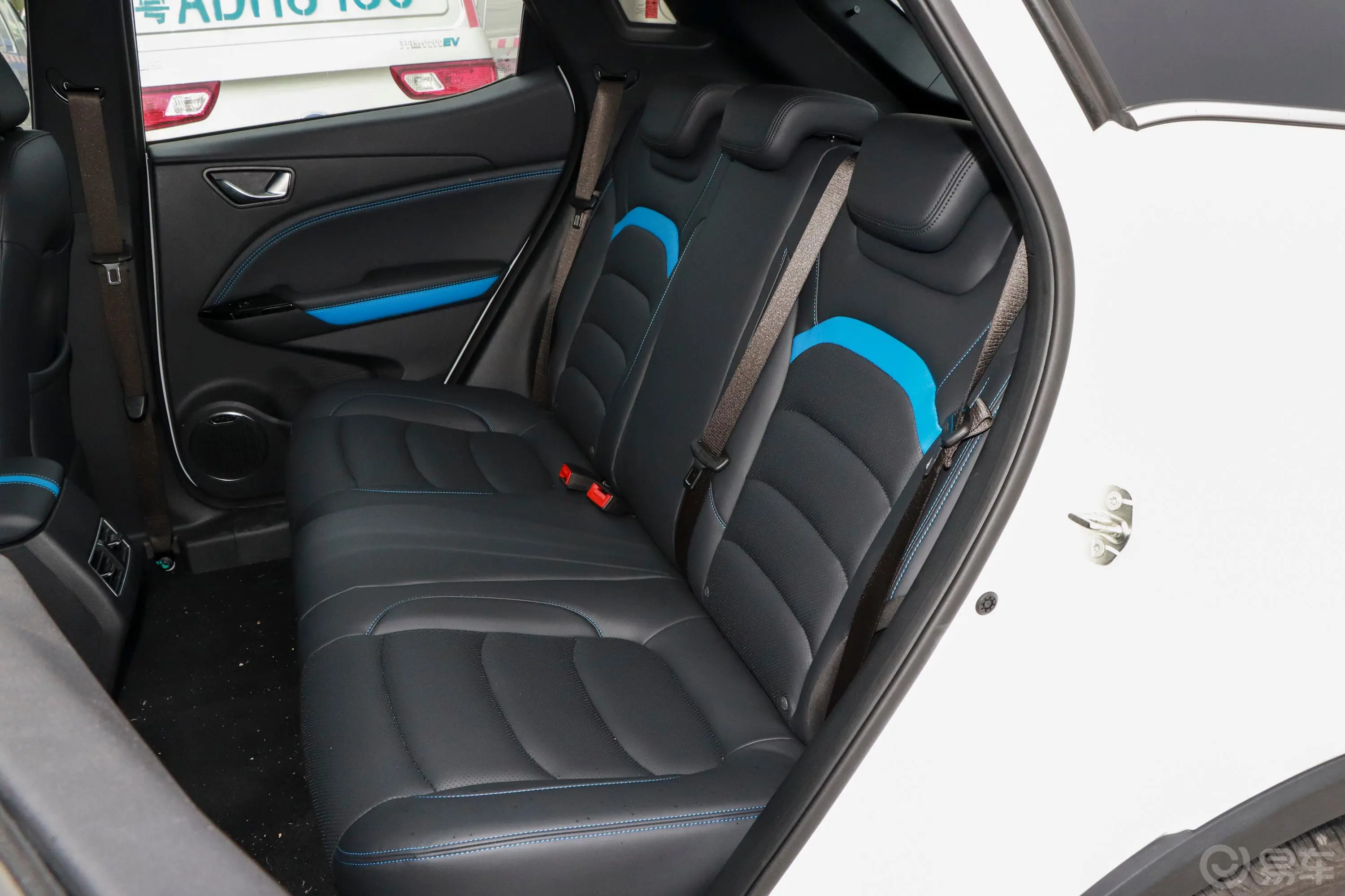 瑞驰新能源S513智豪型后排座椅