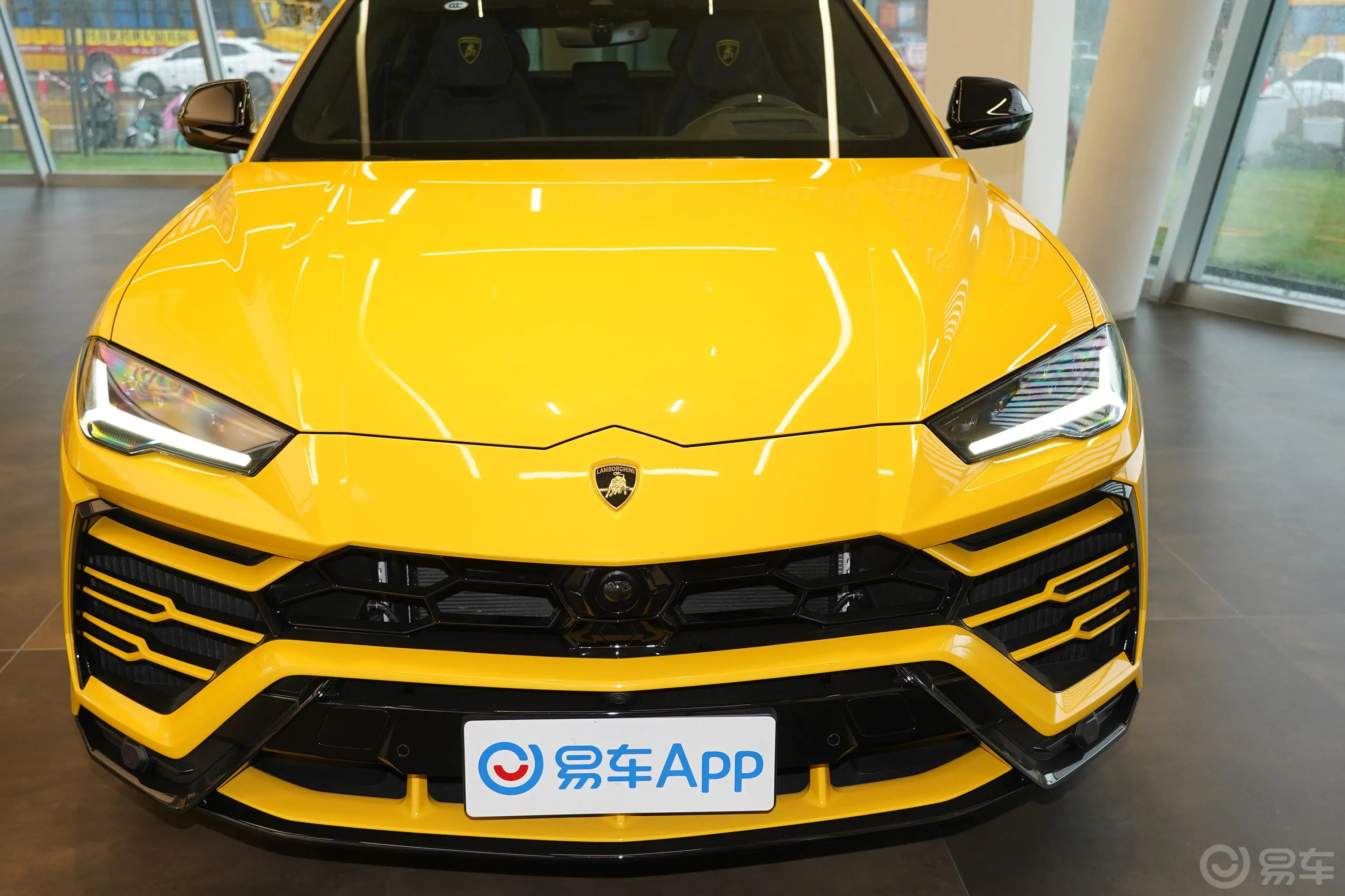 Urus4.0T V8外观细节