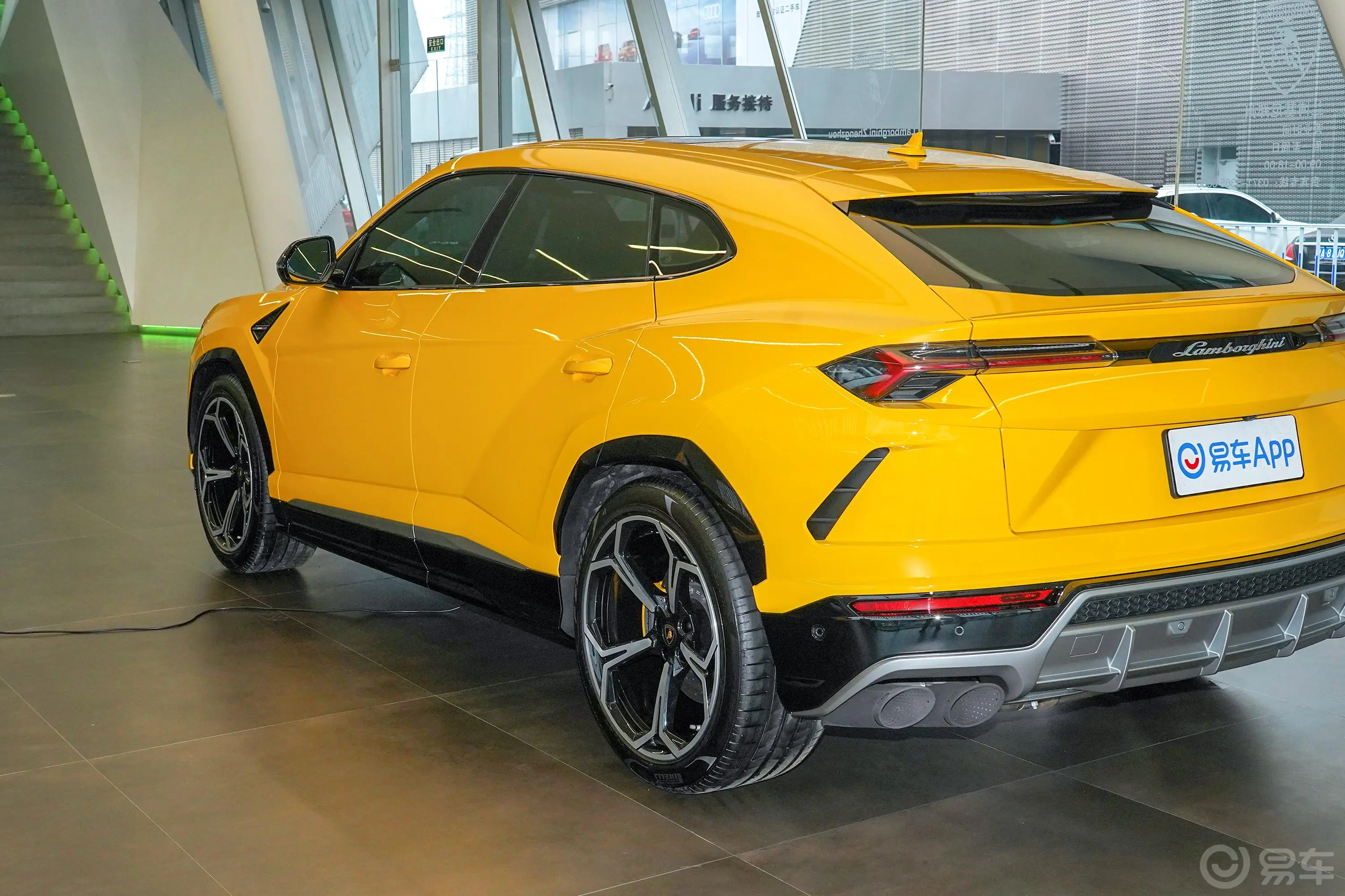 Urus4.0T V8外观细节