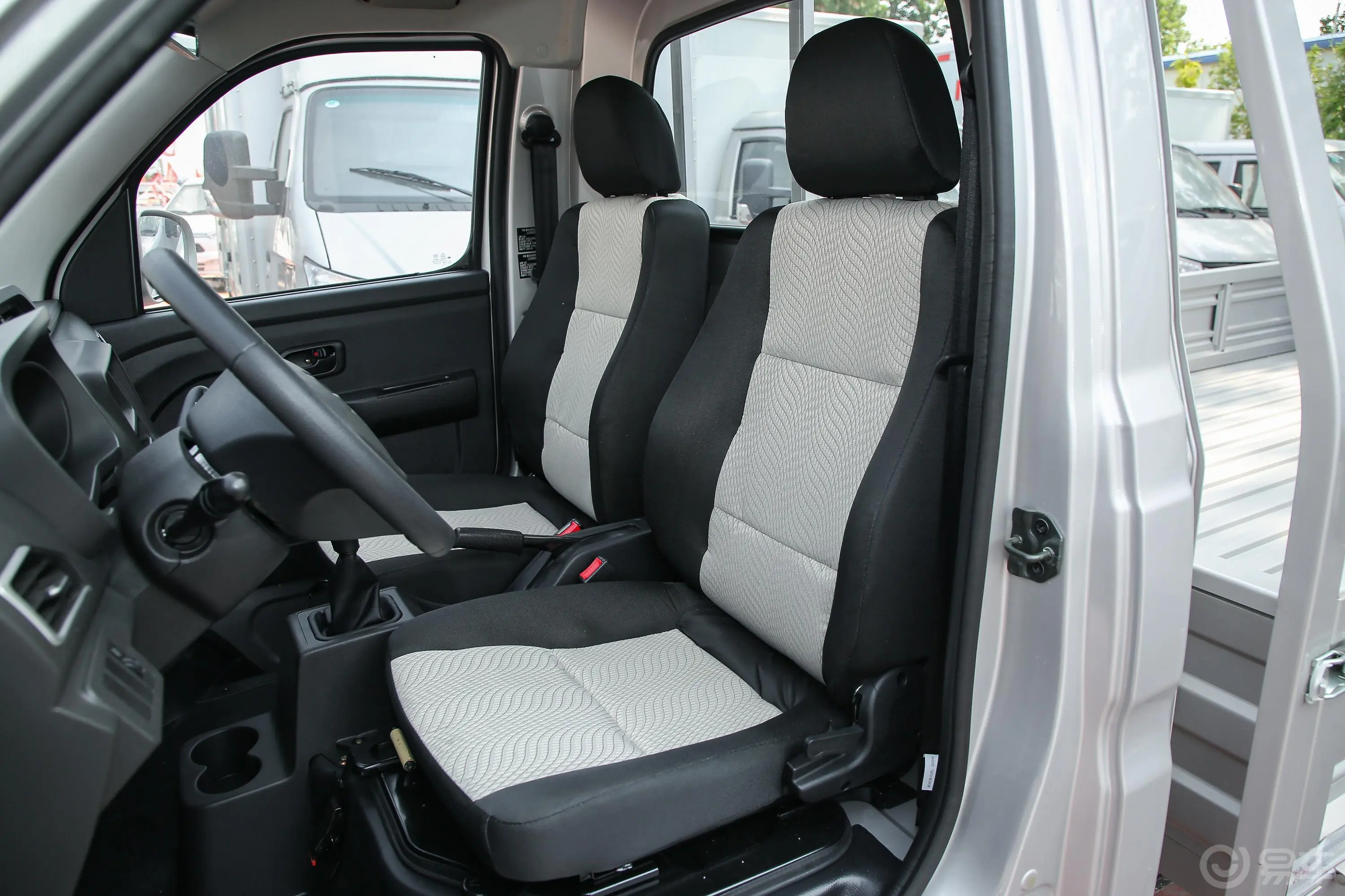 跨越王X1载货汽车N1 1.5L 单排双后轮 标准版 SC1021XDD67 汽油 国VI驾驶员座椅