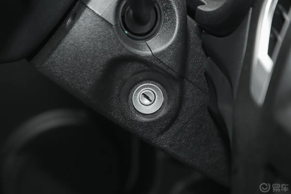 新豹T51.5L 标准型双排后单轮加长货箱钥匙孔或一键启动按键