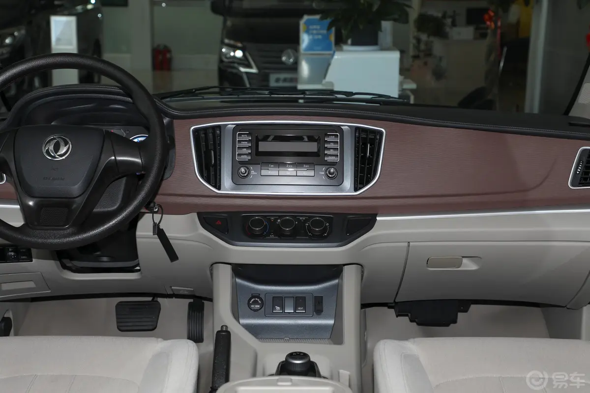 菱智M5 EV长航版 舒适型 7座中控台整体