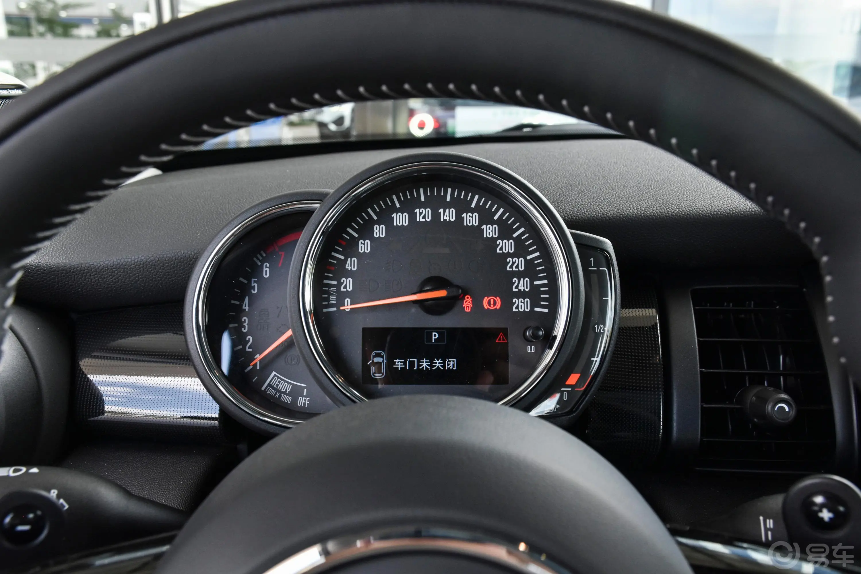 MINI2.0T COOPER S 双离合 日不落红限量版仪表盘