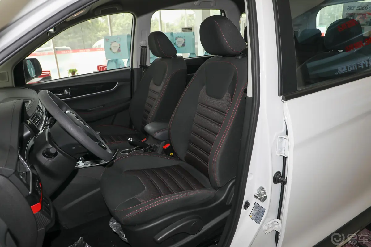 风行SX61.6L 手动 舒适版 国VI驾驶员座椅